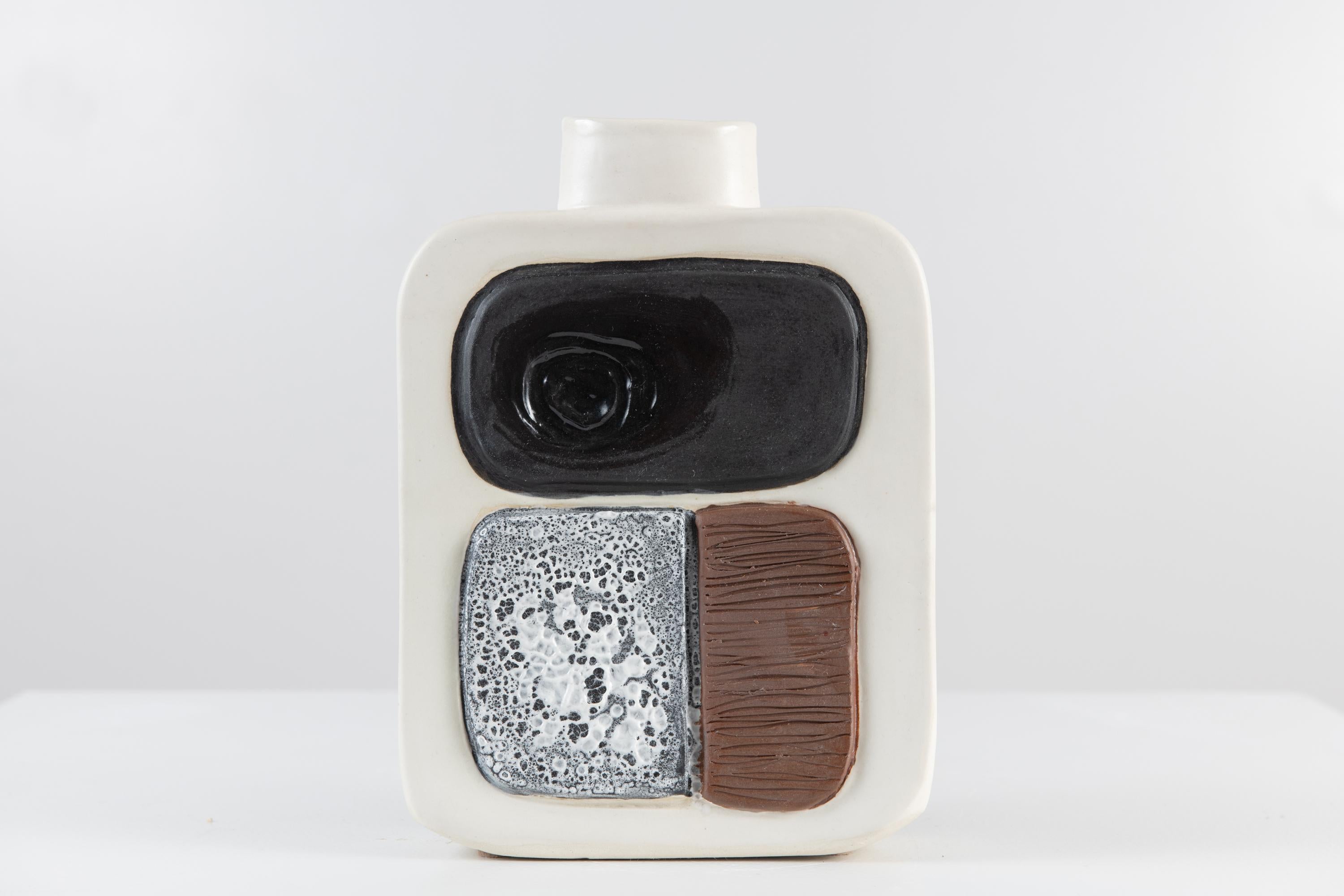 Trish DeMasi
Moderno Vessel, 2021
Glazed ceramic
Measures: 2.5 x 6.75 x 9.25 in.