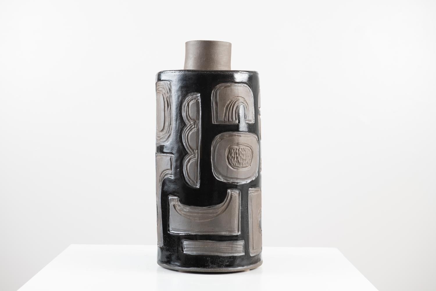 Moderno-Gefäß aus glasierter Keramik von Trish DeMasi (Glasiert) im Angebot