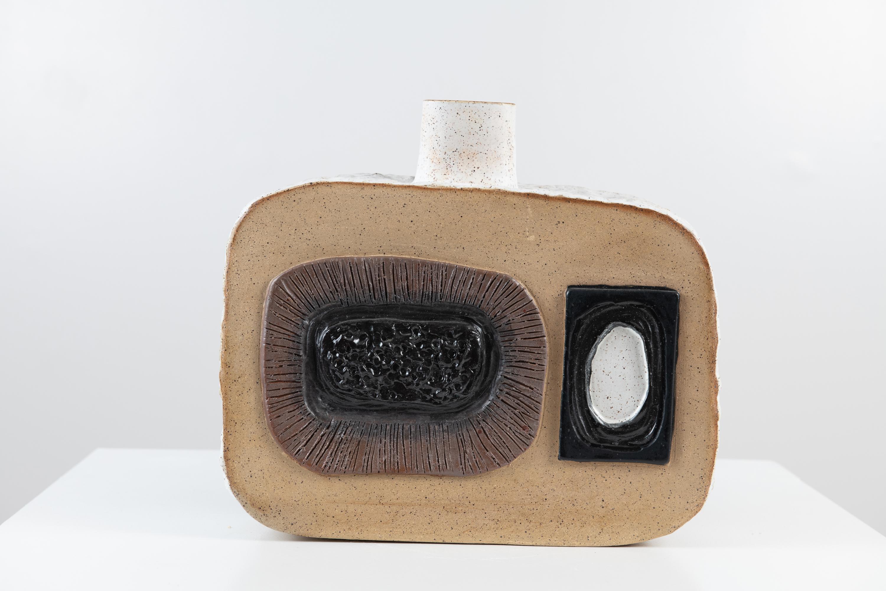 Trish DeMasi
Moderno Vessel, 2021
Glazed and raw speckled stoneware
Measures: 4 x 13 x 12 in.