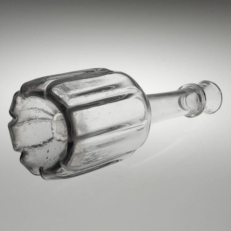 Decanter a croce georgiano modificato del 1740 ca. In condizioni buone in vendita a Tunbridge Wells, GB