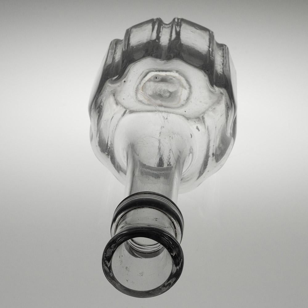 XVIII secolo Decanter a croce georgiano modificato del 1740 ca. in vendita