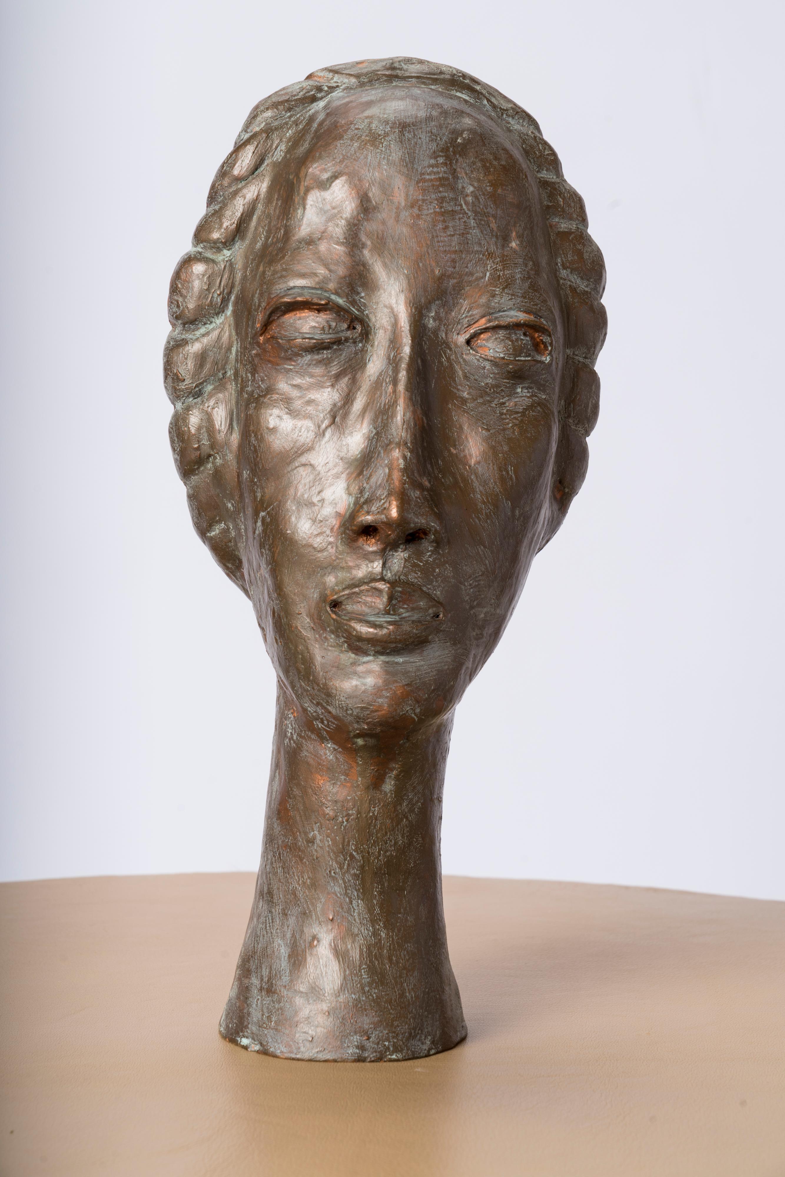 Buste de femme unique en terre cuite patinée bronze foncé dans le style d'Amadeo Modigliani. Epoque 1930.
Cette sculpture est expédiée depuis la France et peut être renvoyée en France ou à NY USA.
Le prix ne comprend pas l'expédition ni les