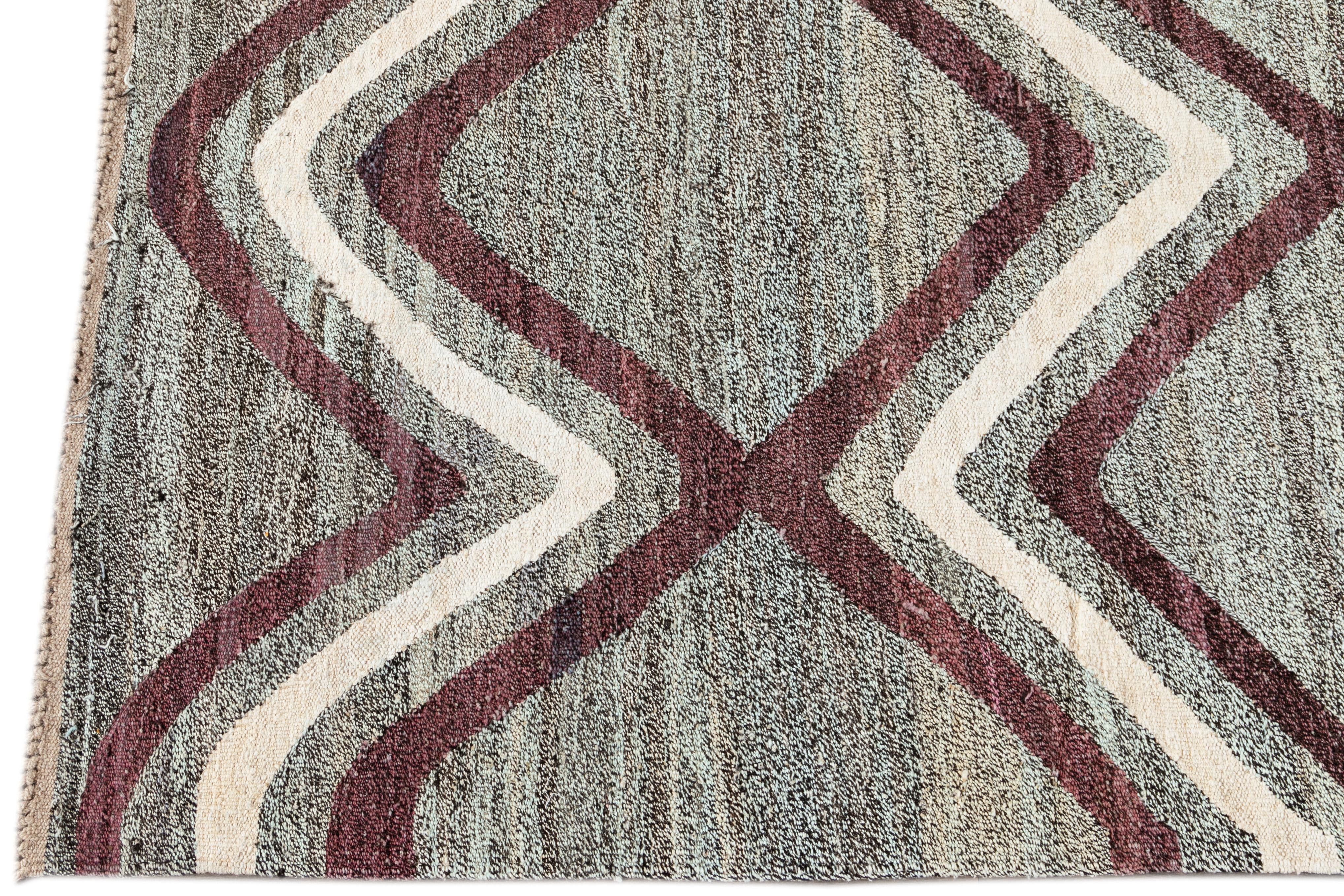 Modern Turkish Flat-Weave Wool Rug In Excellent Condition For Sale In Norwalk, CT