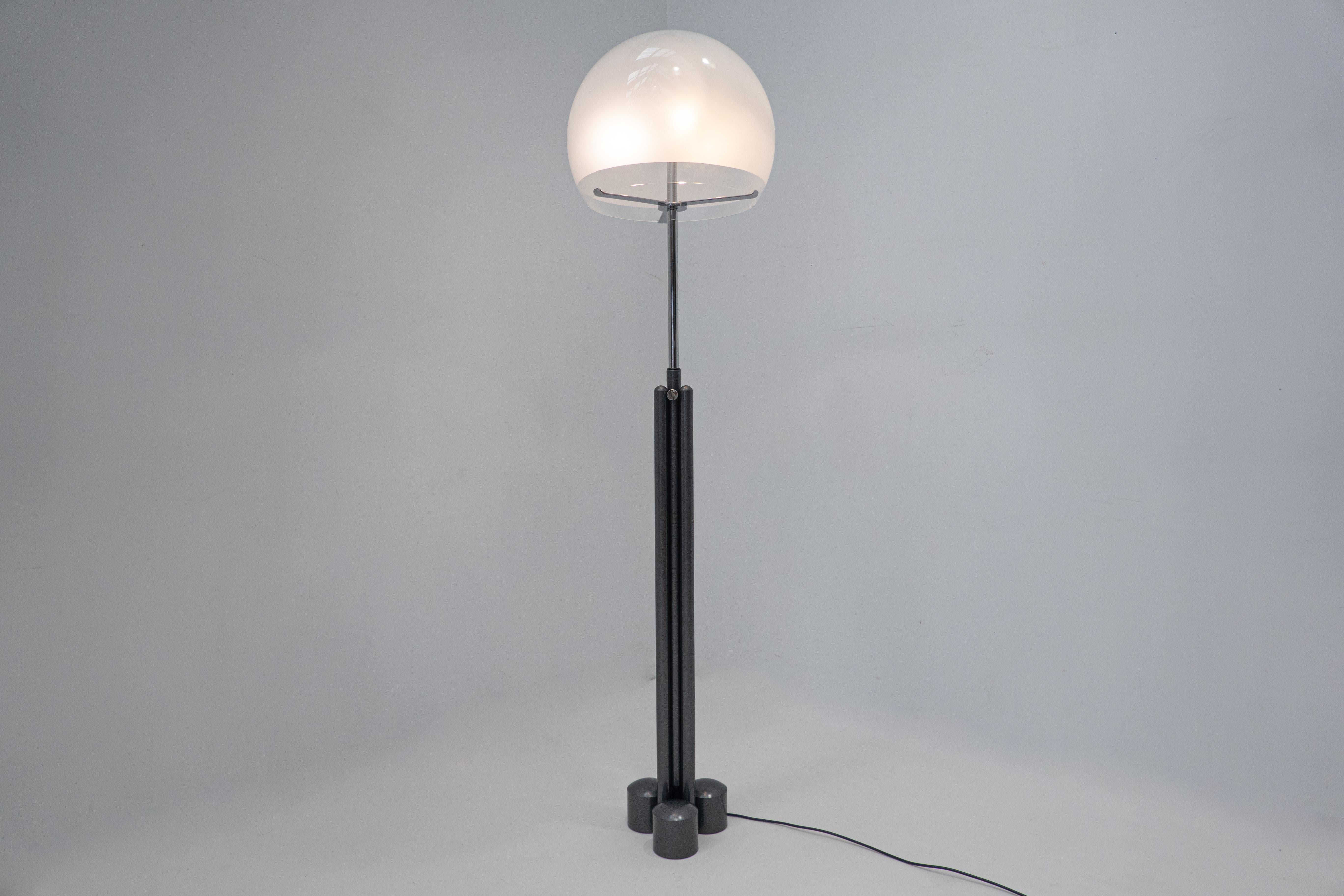 Mid-century modular height floor lamp by Luigi Caccia Dominioni model LTE 13 