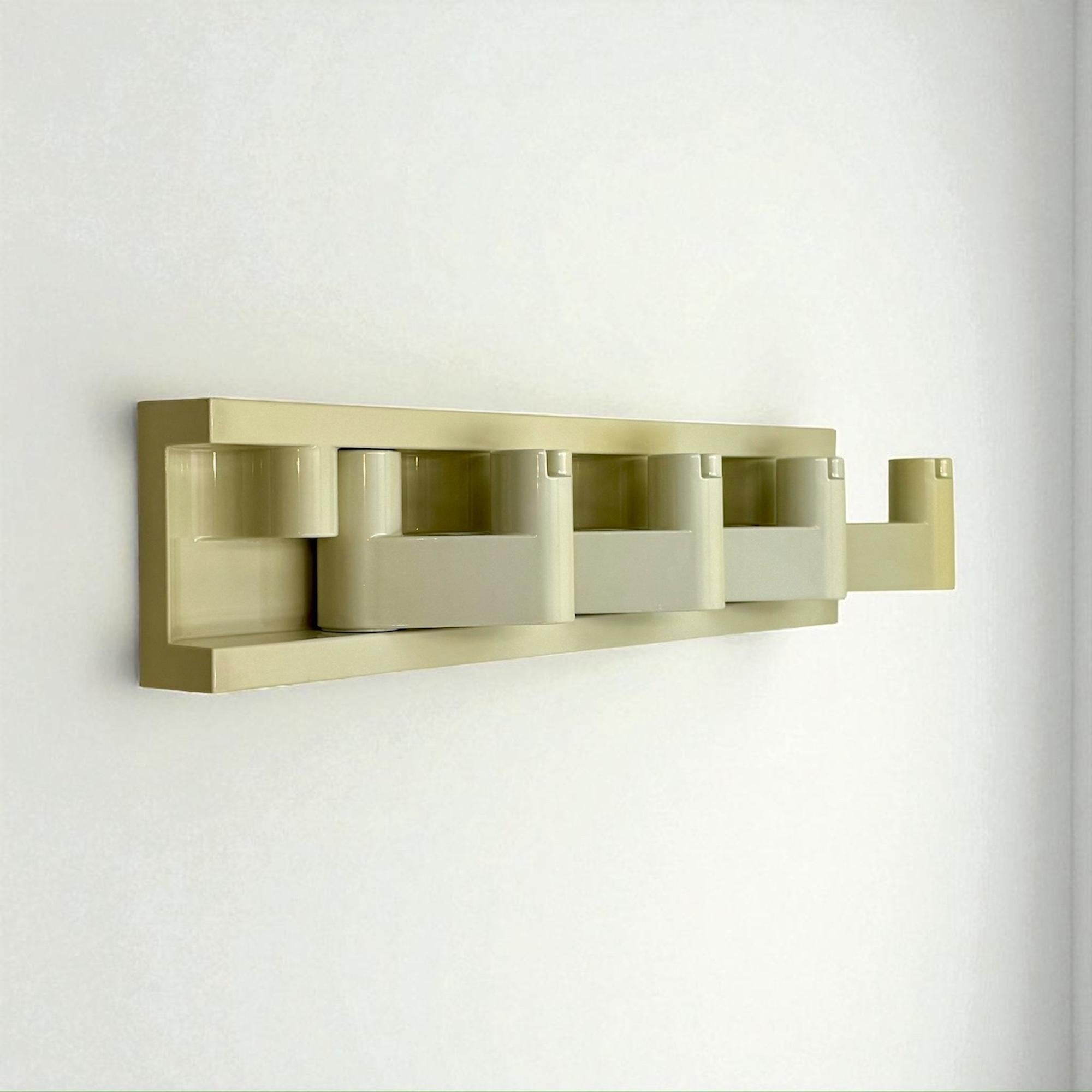 Ère spatiale Porte-manteau modulaire en plastique des années 1970 par Benanti & Brunori pour Velca Legnano en vente