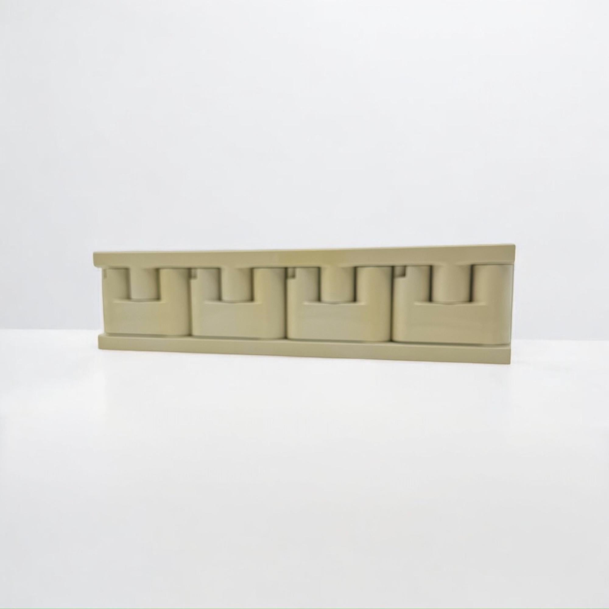 Porte-manteau modulaire en plastique des années 1970 par Benanti & Brunori pour Velca Legnano Bon état - En vente à San Benedetto Del Tronto, IT