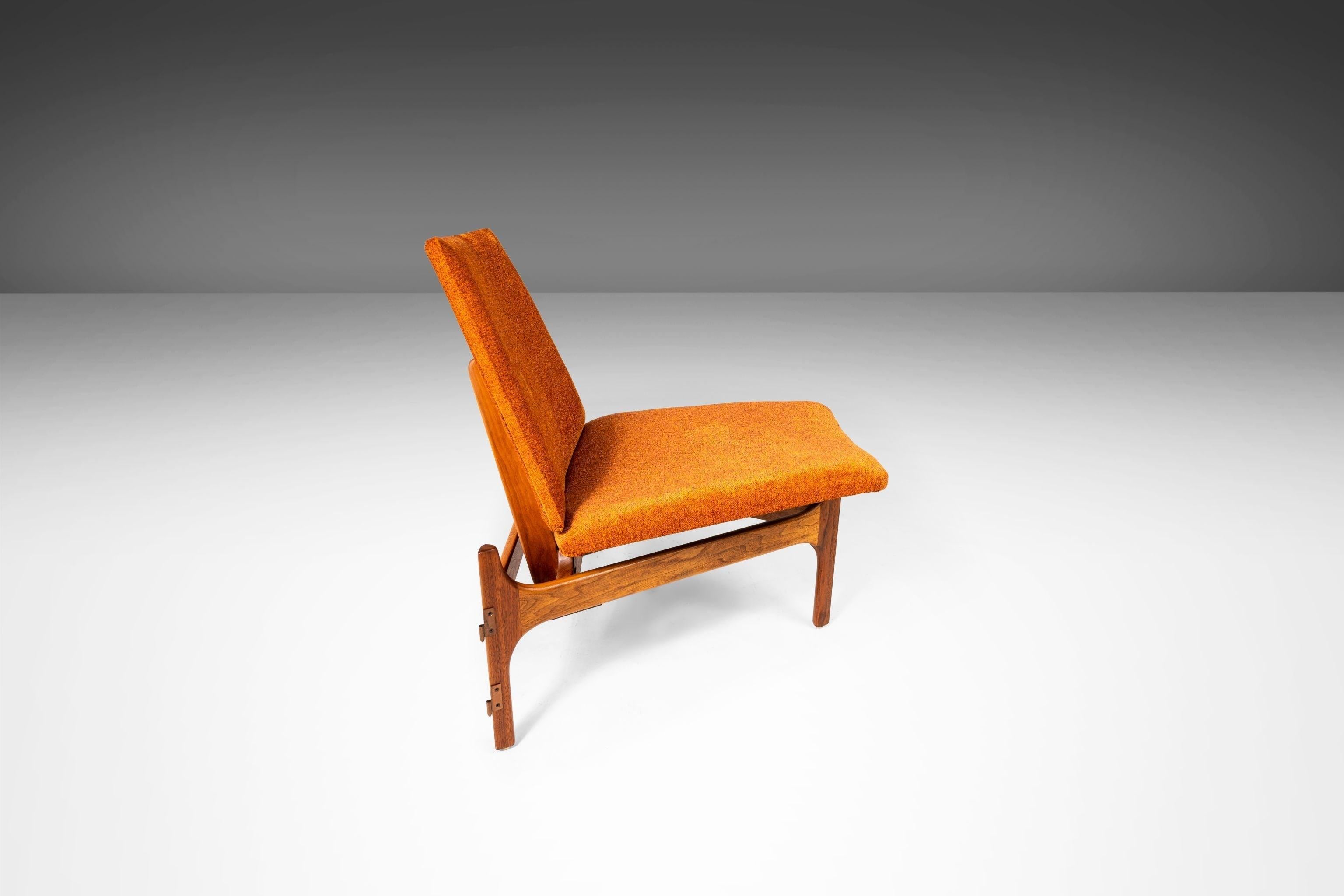 Milieu du XXe siècle Meuble modulaire de 5 pièces sectionnel de 3 chaises et 2 tables pour Brown Saltman en noyer en vente