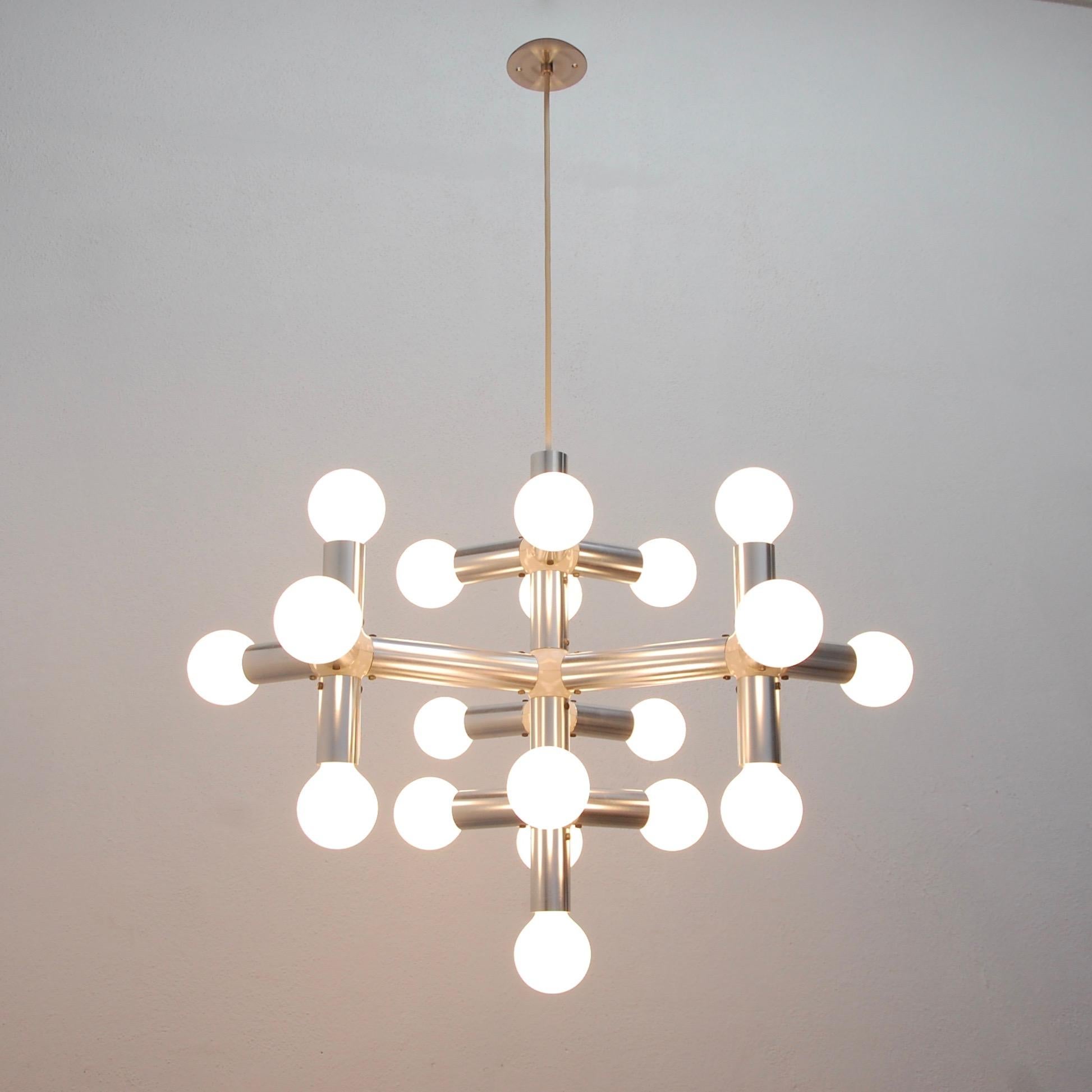 Modular 1960s Italian Chandelier For Sale 4