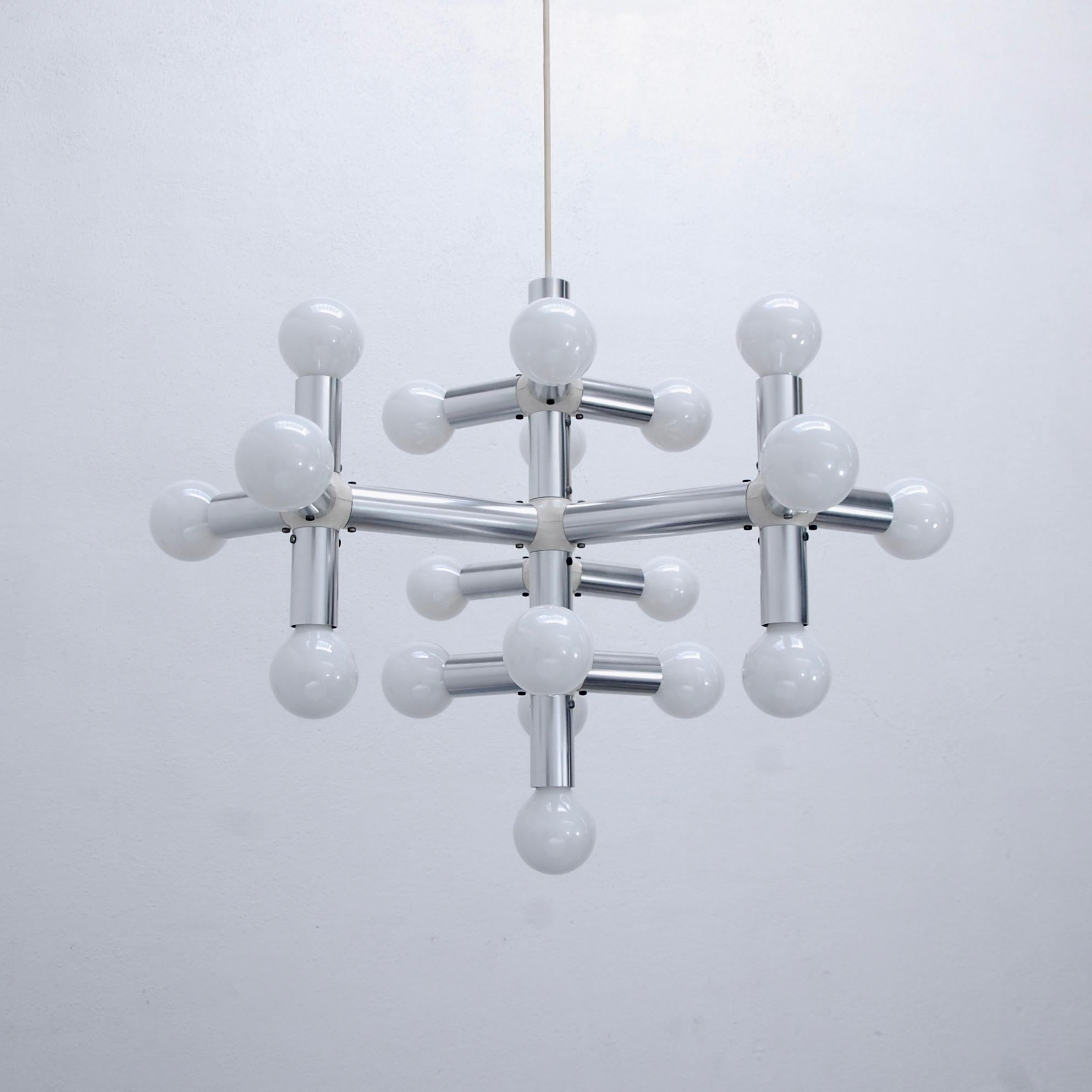 Modular 1960s Italian Chandelier In Good Condition For Sale In Los Angeles, CA