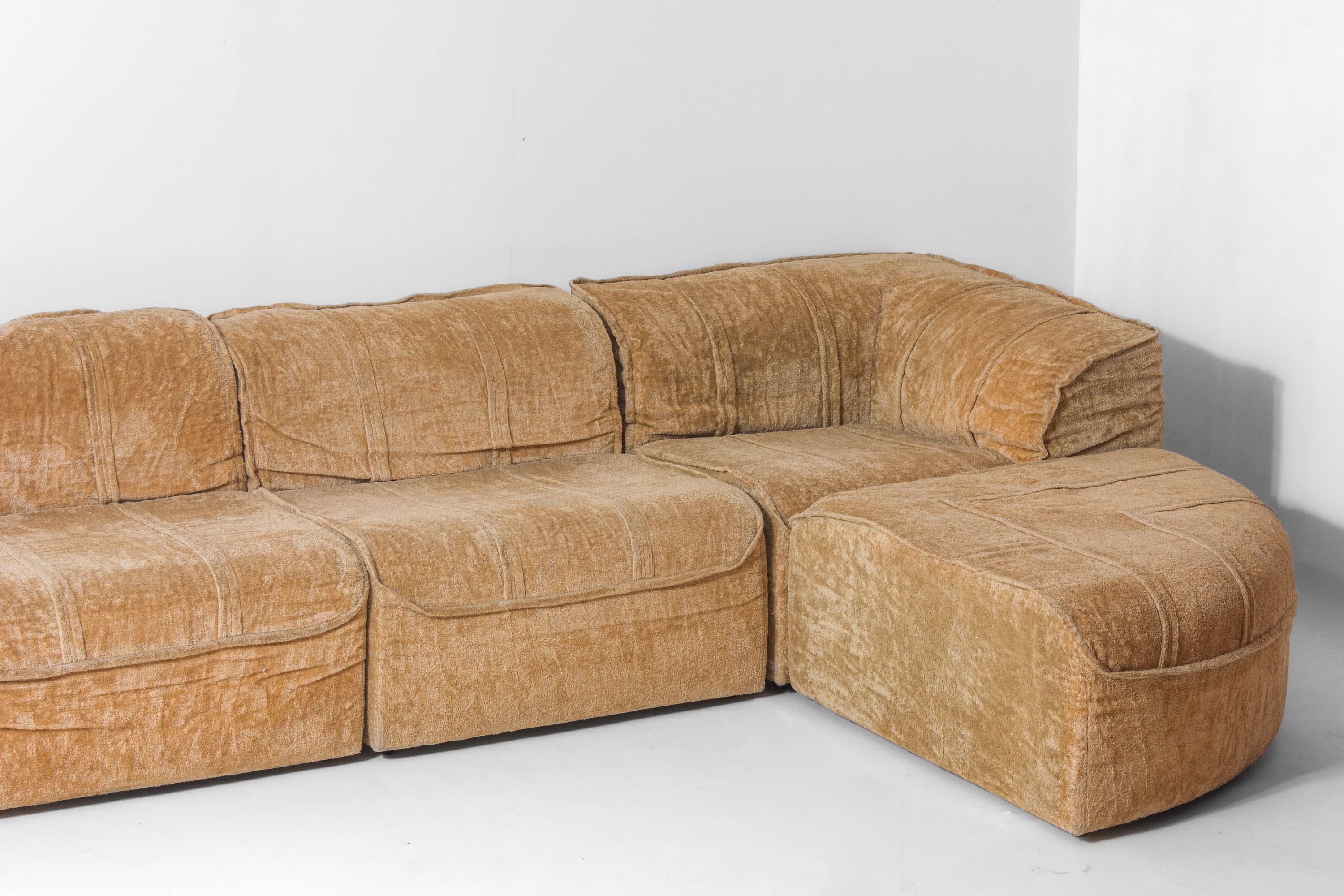 Late 20th Century Modular 7-piece beige Italian sofa in soft velvet, 1970s For Sale