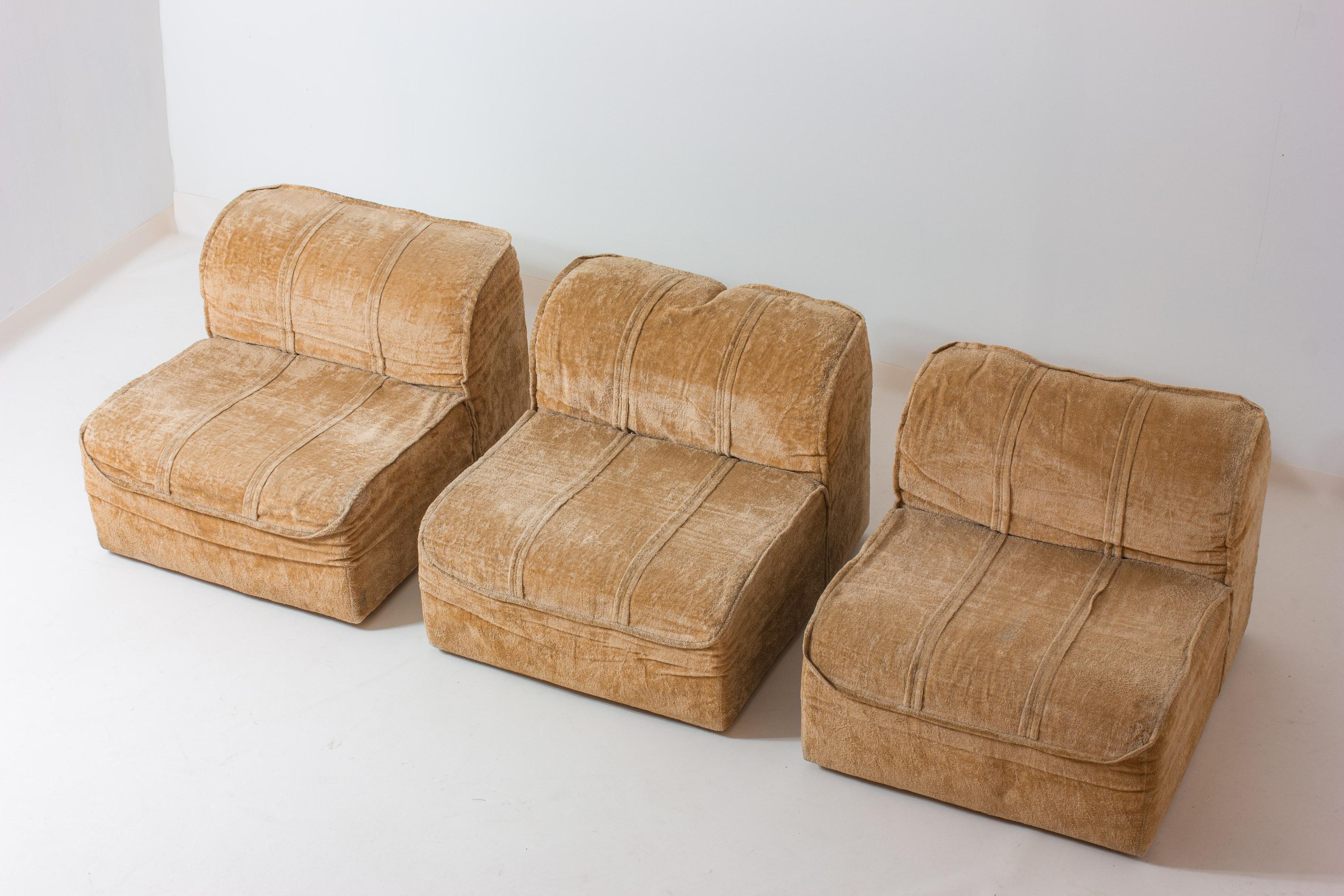 Modular 7-piece beige Italian sofa in soft velvet, 1970s For Sale 3
