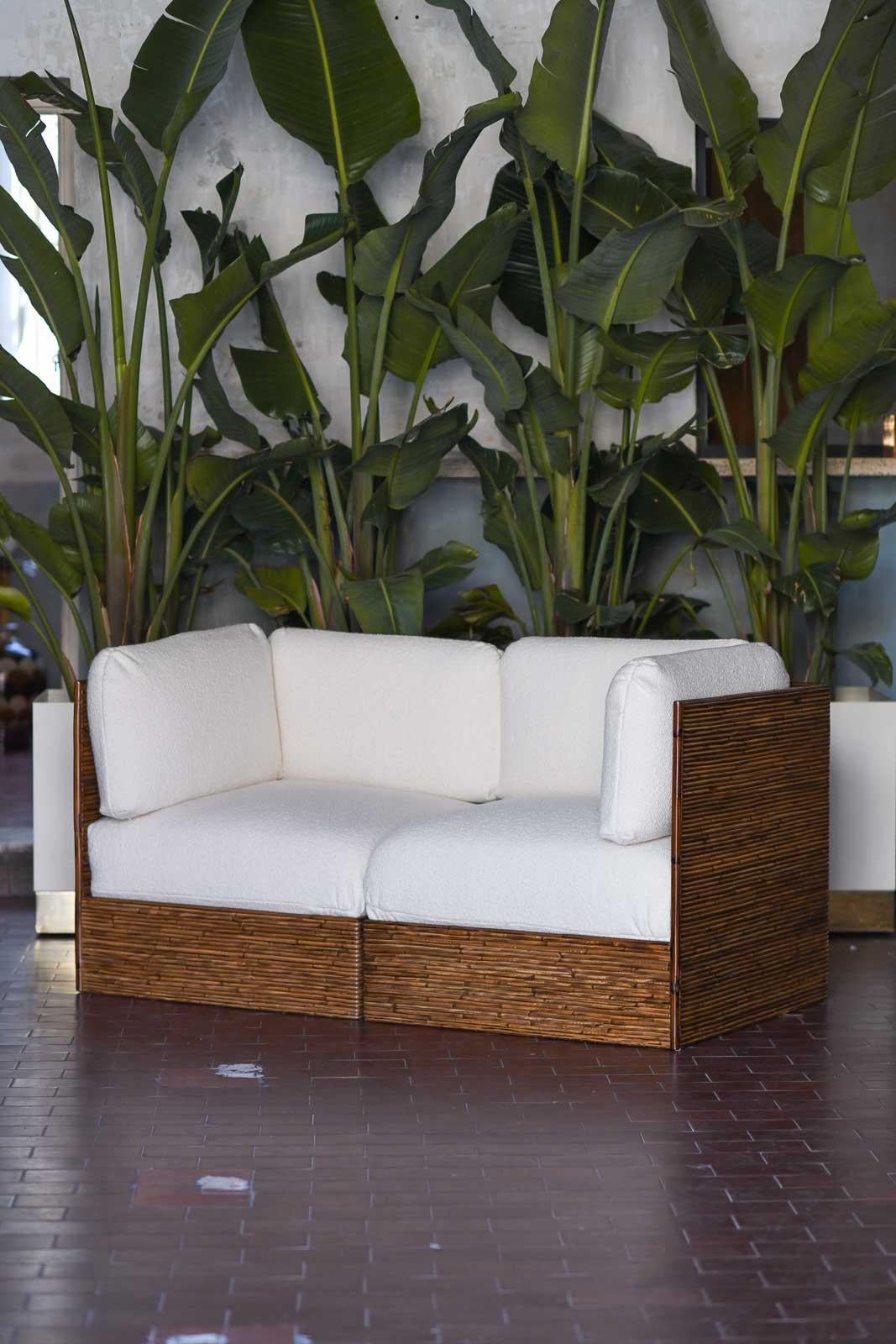 Sofá modular de bambú - Molto Editions
Detalles del producto
Módulos esquineros completos con cojines en tejido Dedar mod. 