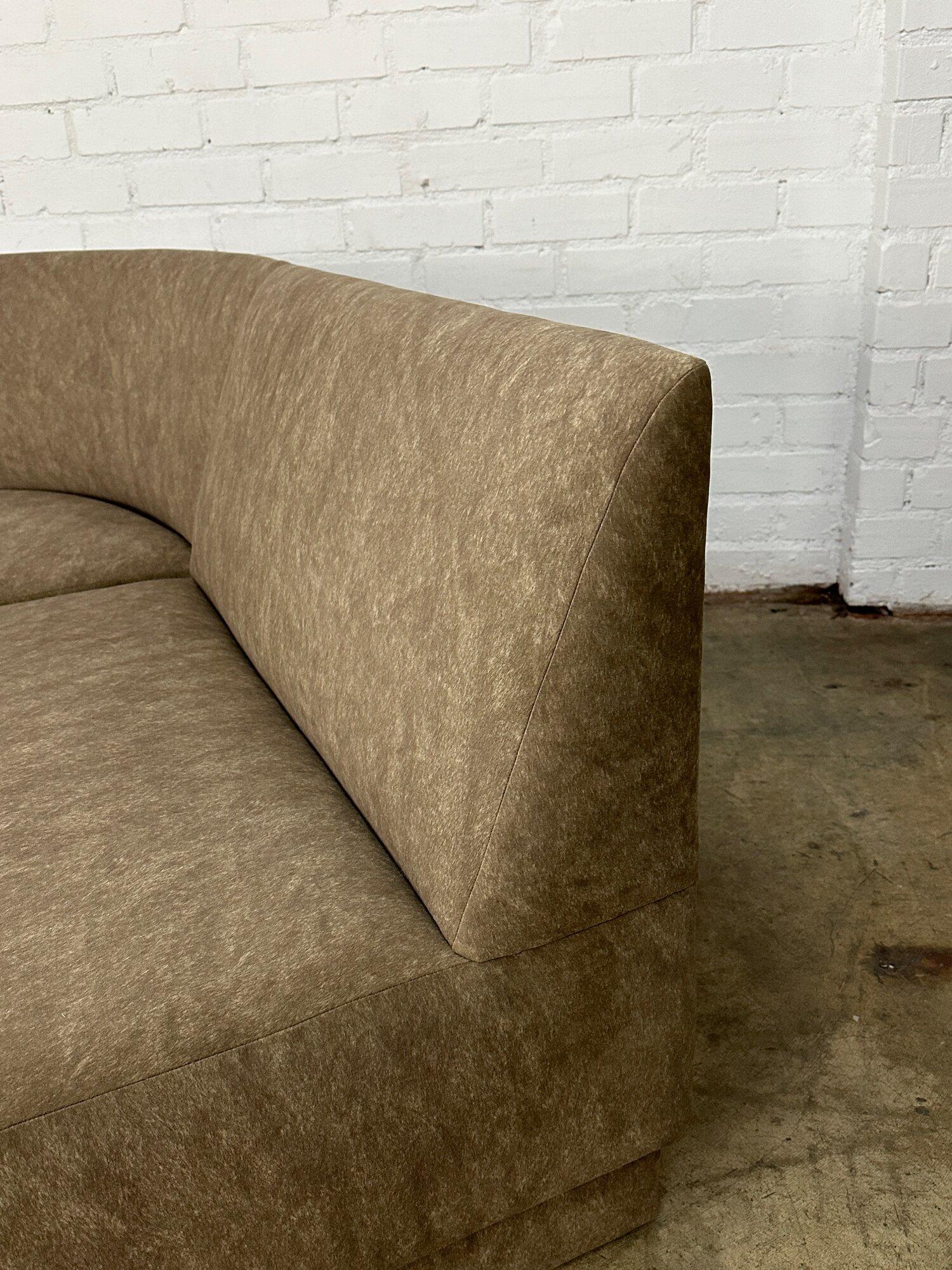 Modular Banquette sofa In Good Condition For Sale In Los Angeles, CA