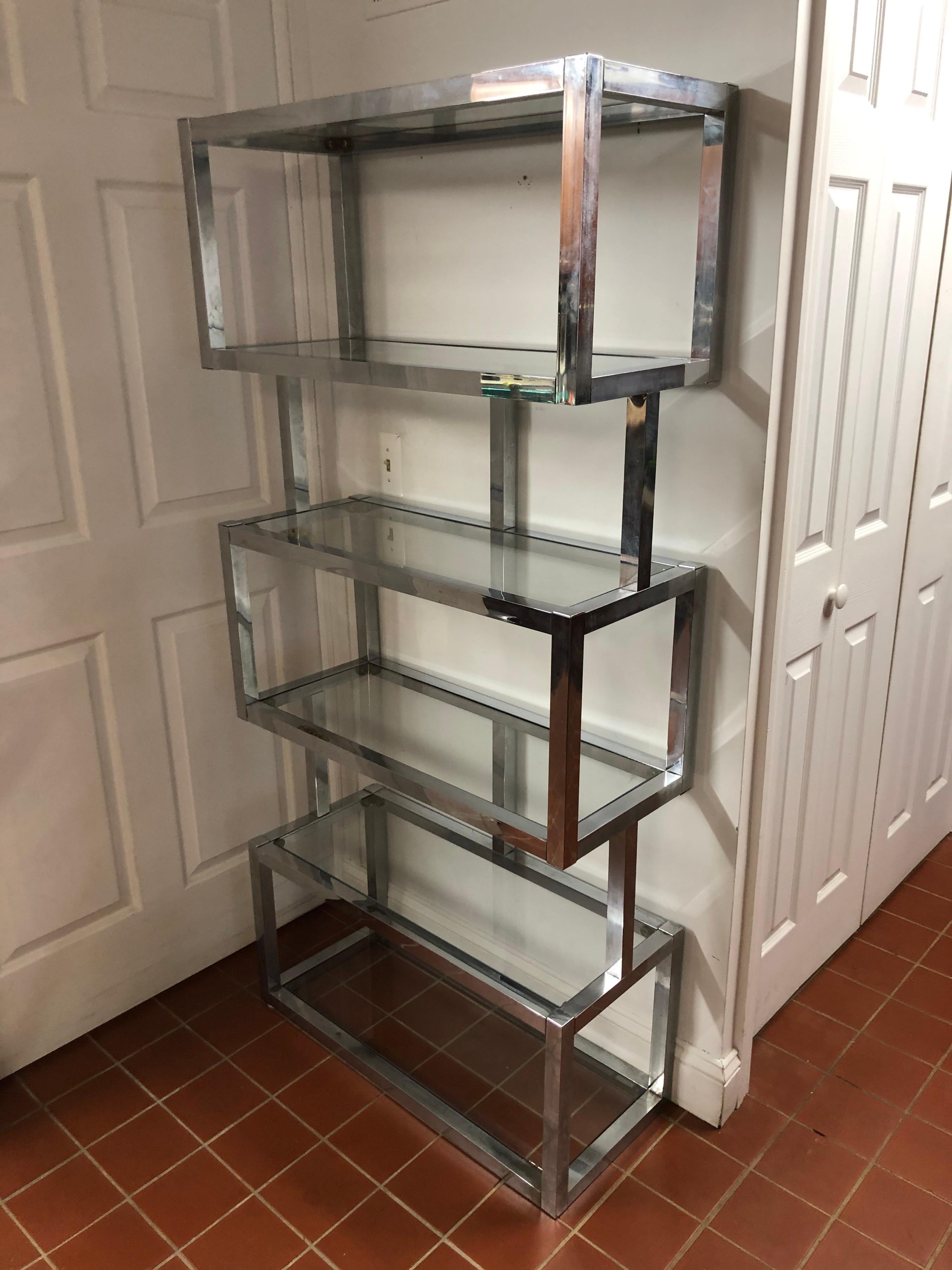 Modular chrome and glass étagère attributed to Milo Baughman. Great designer piece with 6 glass shelves. Cube shaped compartments give this a modern space age in design.
In excellent condition. Perfect for books or decorative objects.
 