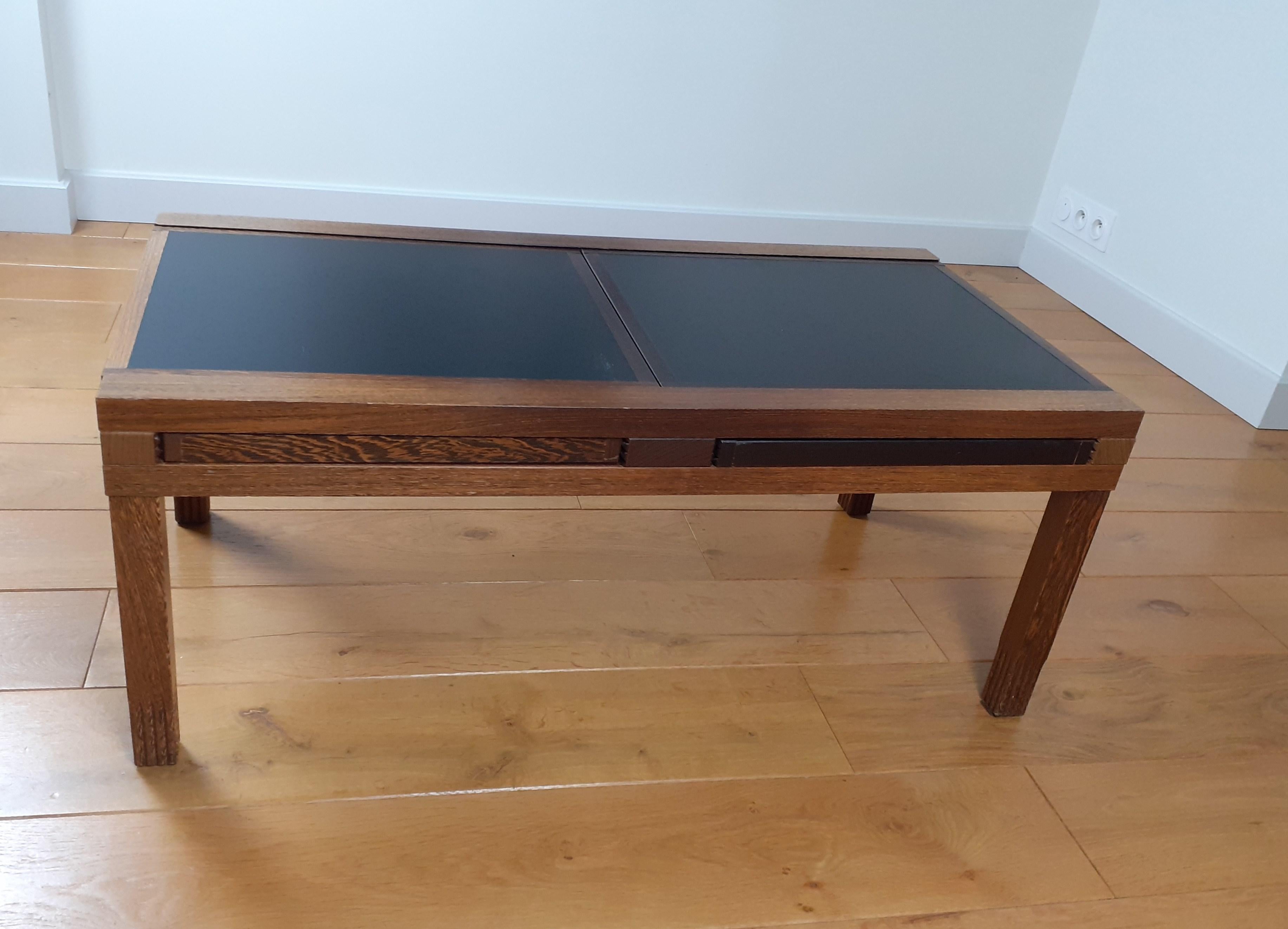 Modular coffee table in Iroko wood, black lacquer top.
This table was created in the 1980s designed by Bernard Vuarnesson model Hexa.
Signed on the base (see photo)
Size 98/49/40 cm
Open: 176/136/40
Very good original condition.
