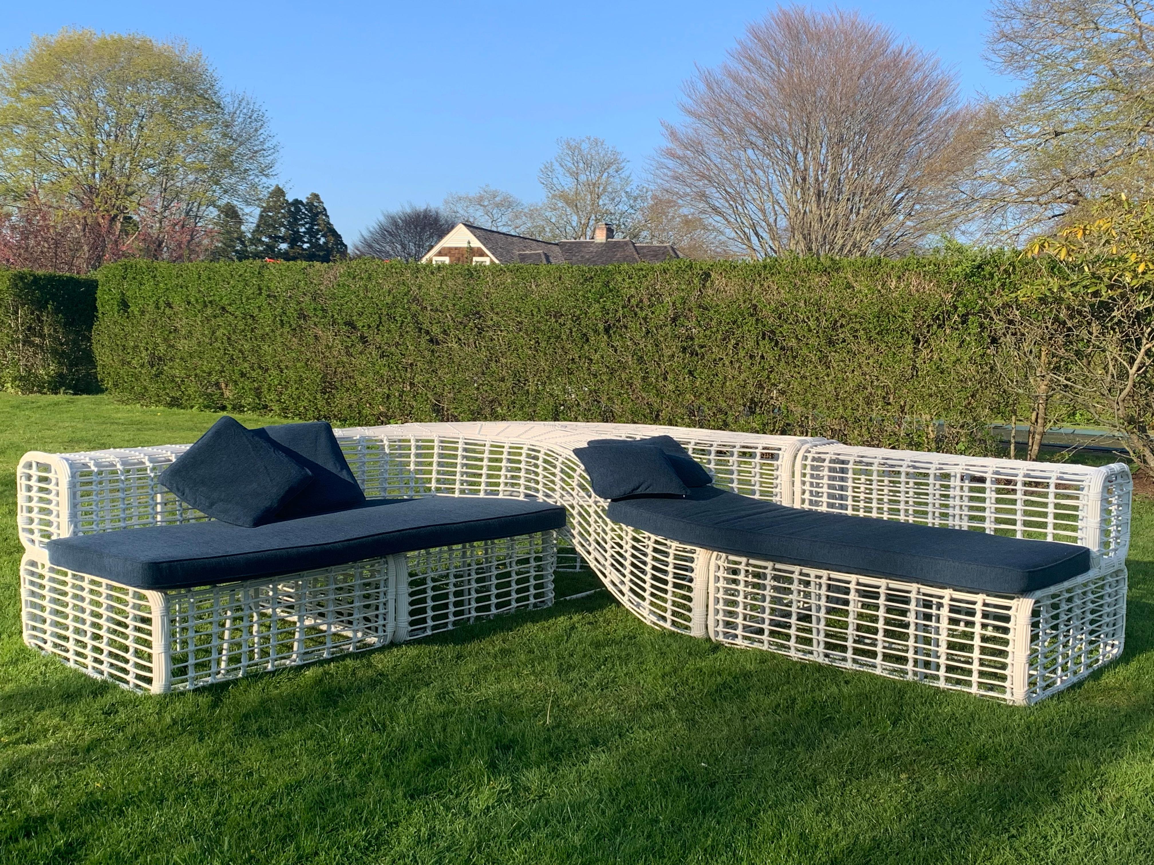 Modulares Contemporary Outdoor Wicker Sofa Lounger mit integriertem Daybed (Gewebt) im Angebot
