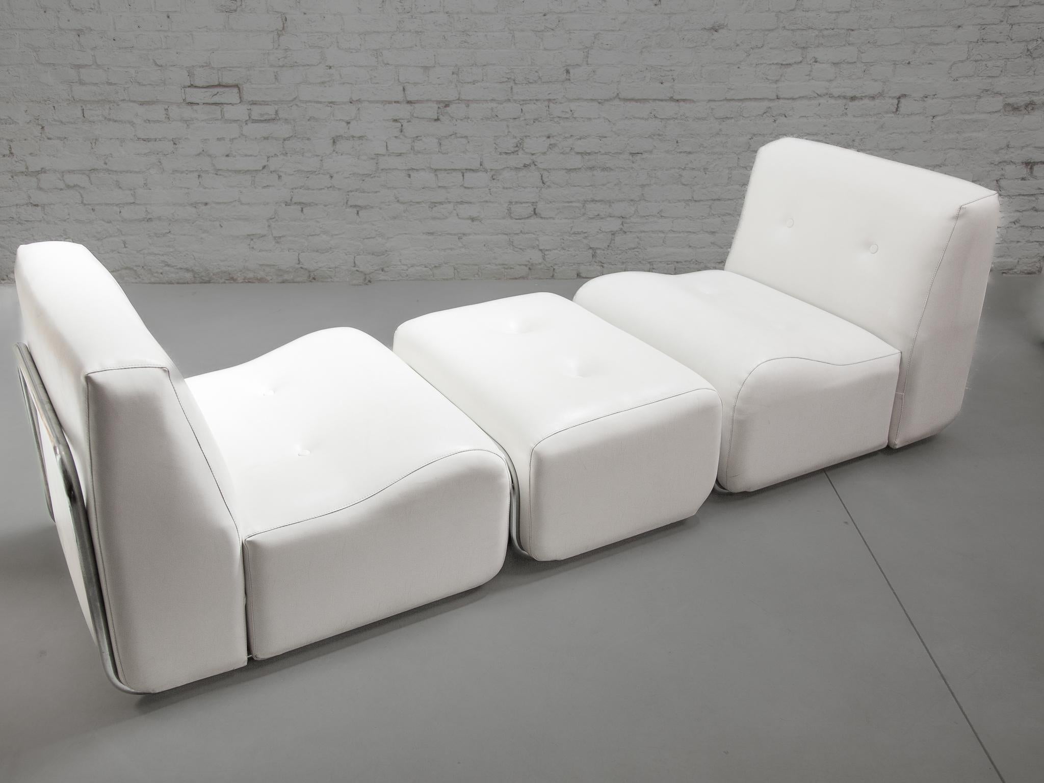 Imitation cuir Ensemble modulaire de huit chaises de salon et tabourets Adriano Piazzesi en vente