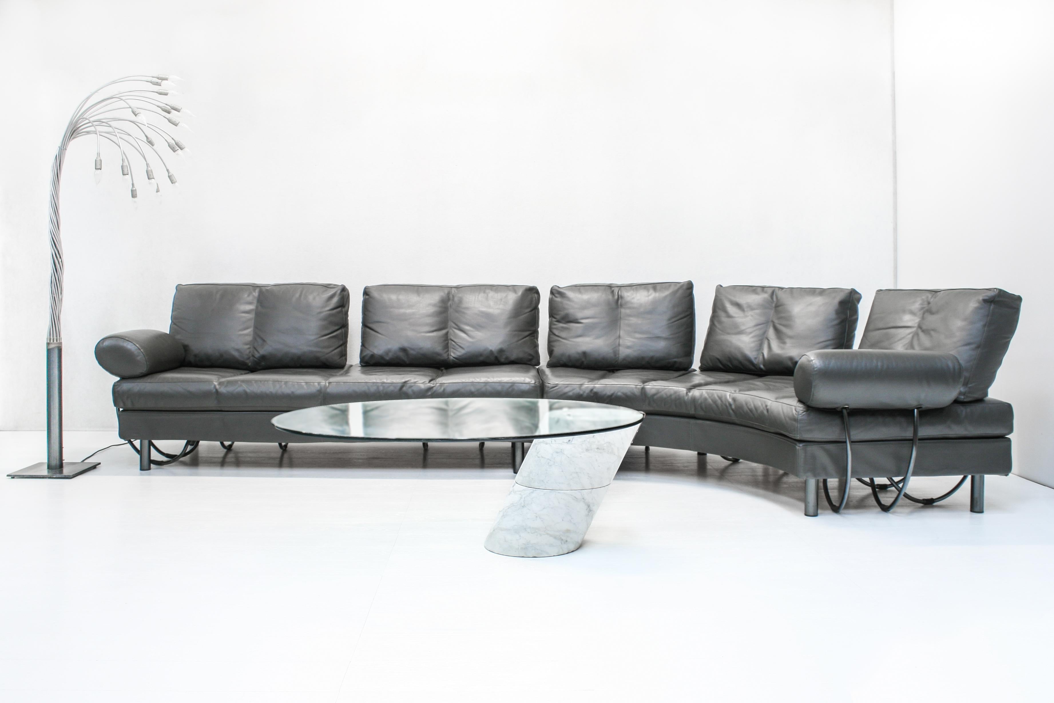 The Divano Europa multifunctional and modular sofa was created by Gianfranco Gualtierotti and Alessandro Mazzoni Delle Stelle and produced by Zanotta, Italy.

The position of the back and armrests can be varied as desired and can be placed anywere