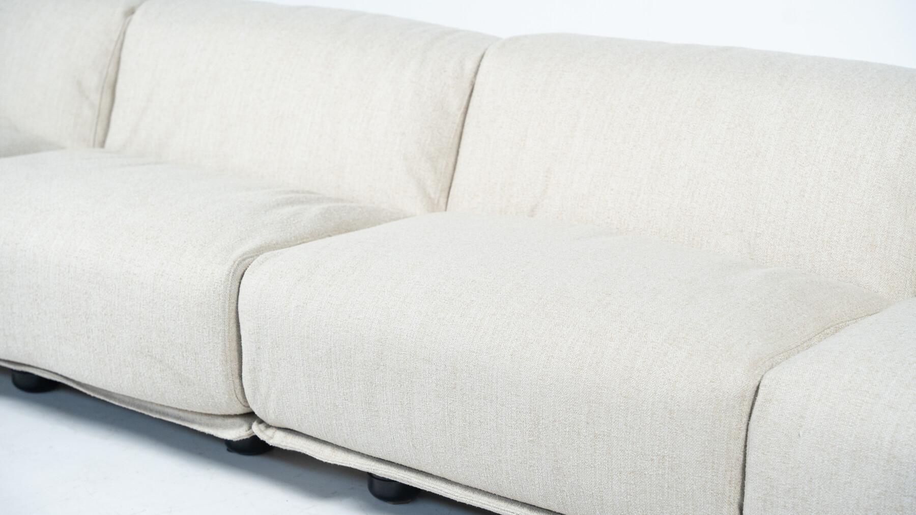 Mid-Century Modern Modular Fiandra Sofa 4-Seater by Vico Magistretti, Cassina, New Upholstery For Sale