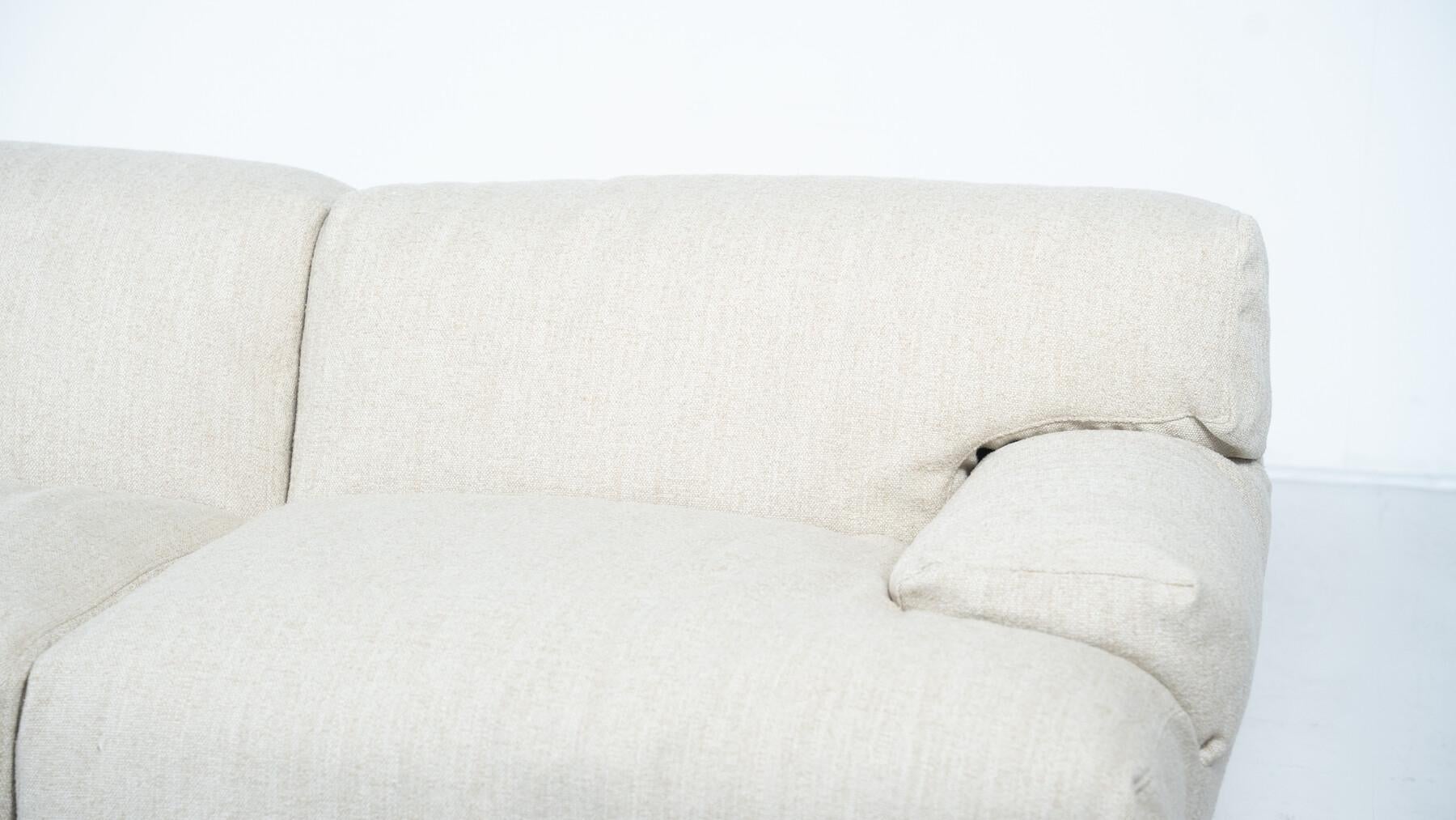 Italian Modular Fiandra Sofa 4-Seater by Vico Magistretti, Cassina, New Upholstery For Sale