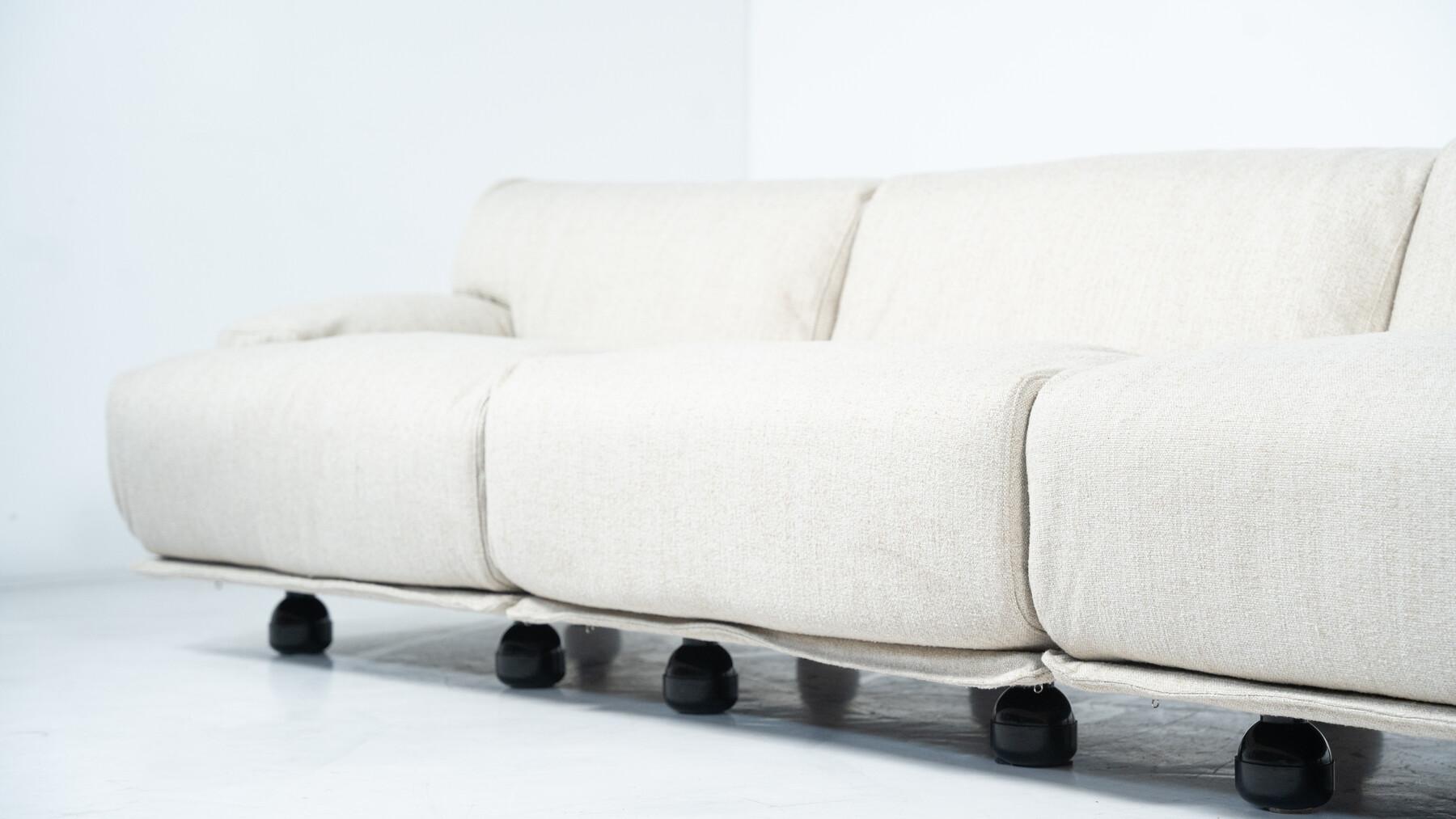 Modular Fiandra Sofa 4-Seater by Vico Magistretti, Cassina, New Upholstery In Good Condition For Sale In Brussels, BE