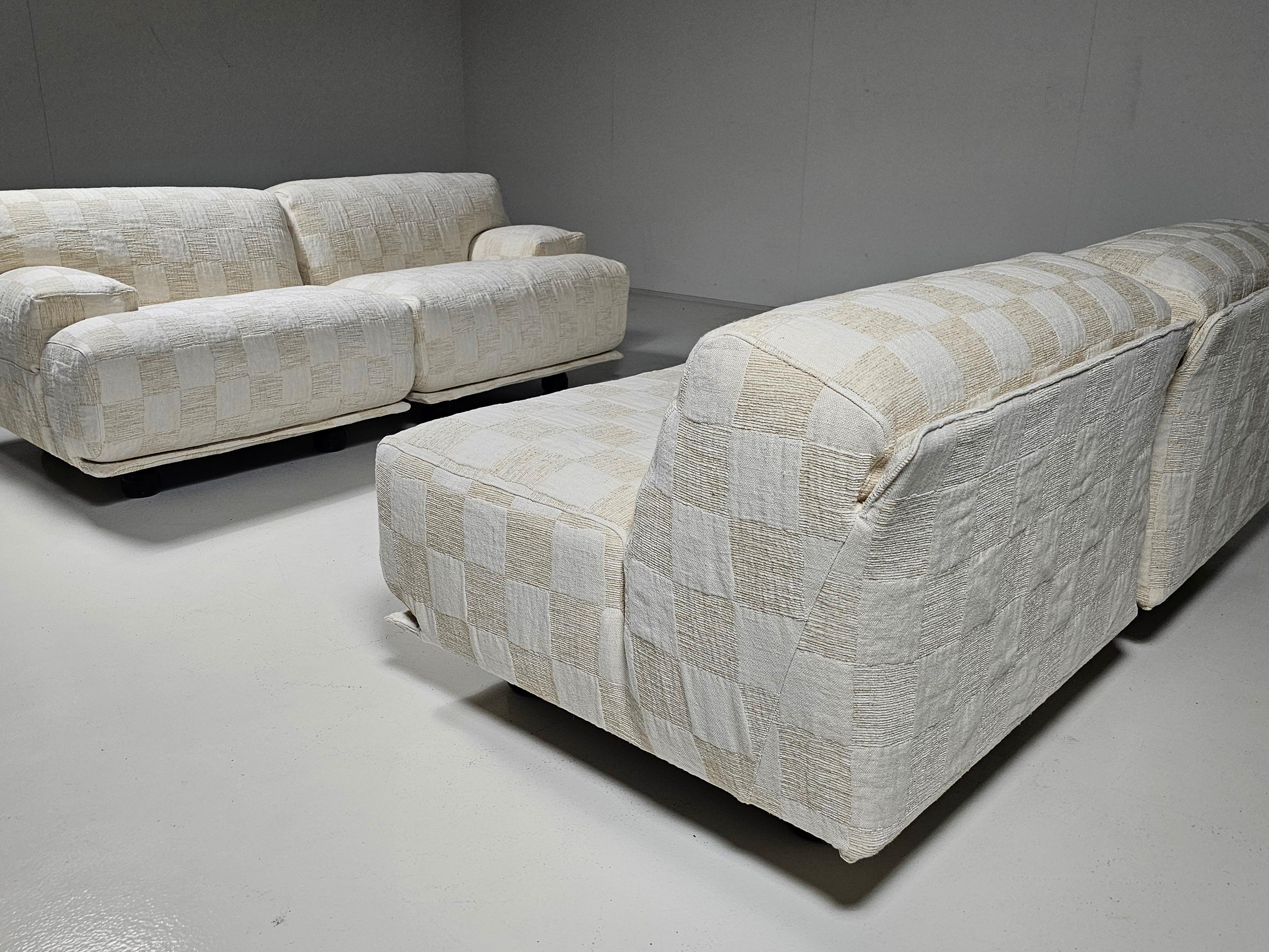 Italian Modular Fiandra sofa in cream checkered fabric by Vico Magistretti for Cassina For Sale