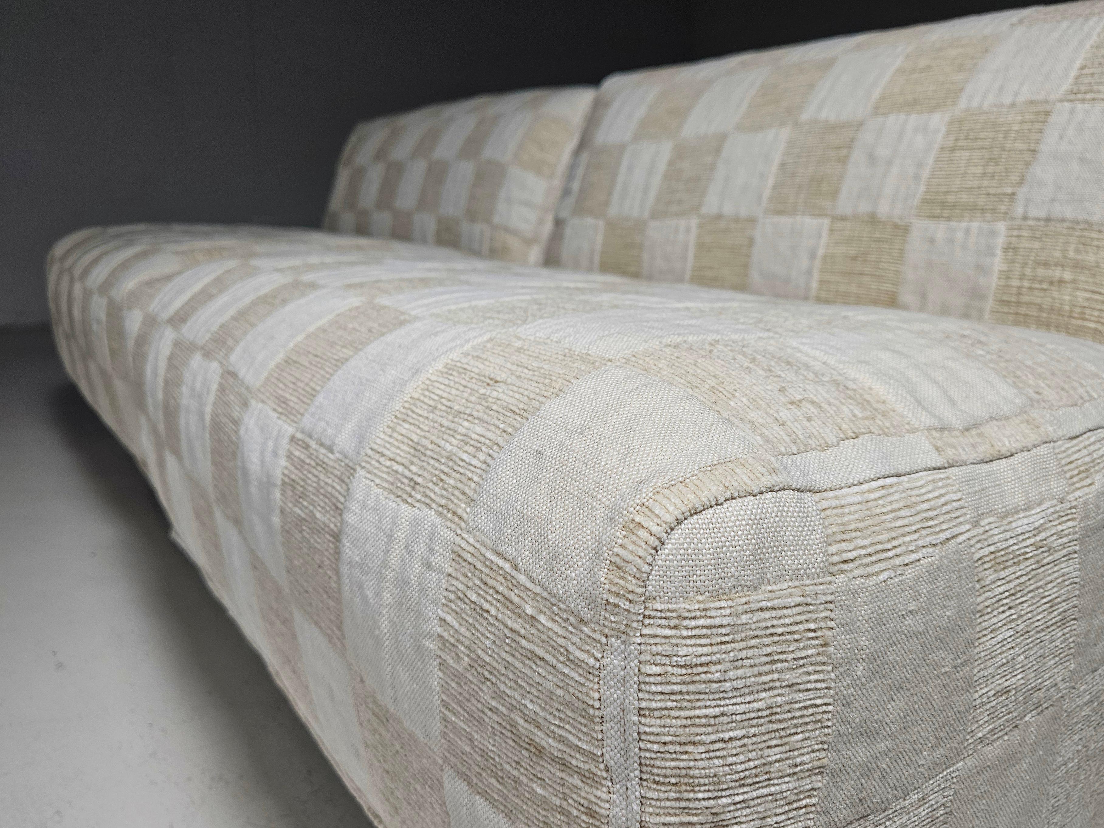 Modular Fiandra sofa in cream checkered fabric by Vico Magistretti for Cassina In Good Condition For Sale In amstelveen, NL