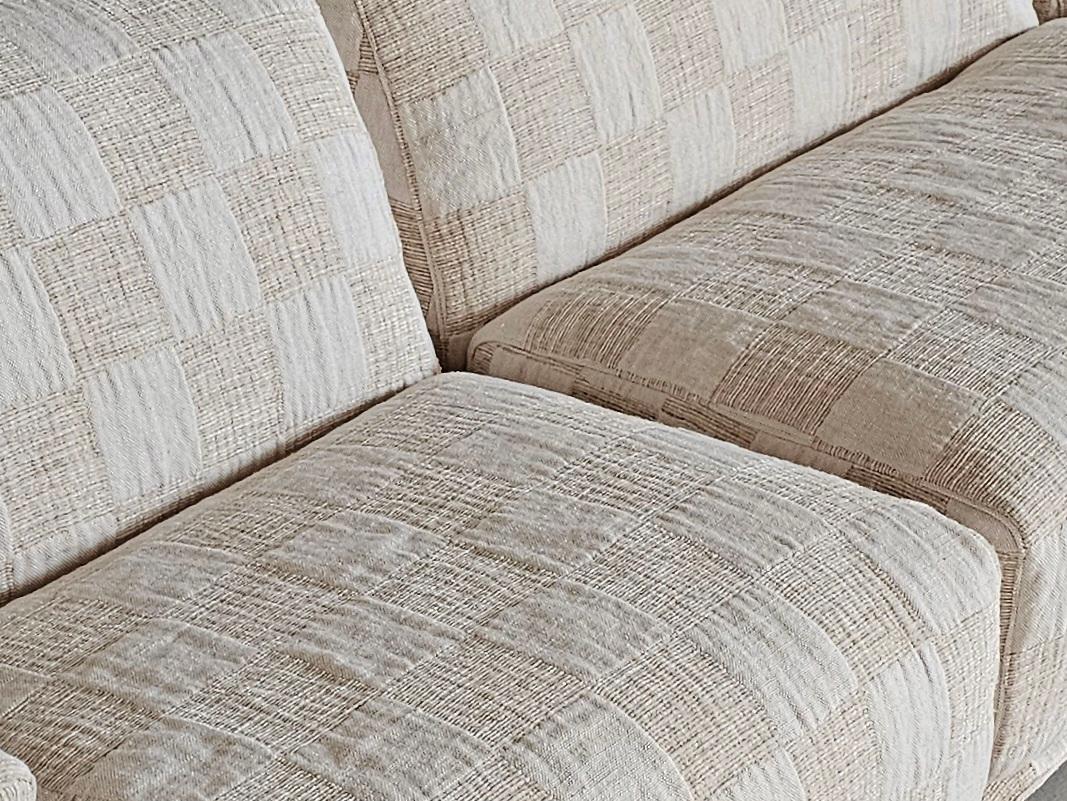 Modular Fiandra sofa in cream checkered fabric by Vico Magistretti for Cassina For Sale 2