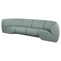 Sofá modular de cuatro plazas Hanabira de Maker Murmurio, en tejido verde azulado de fácil limpieza