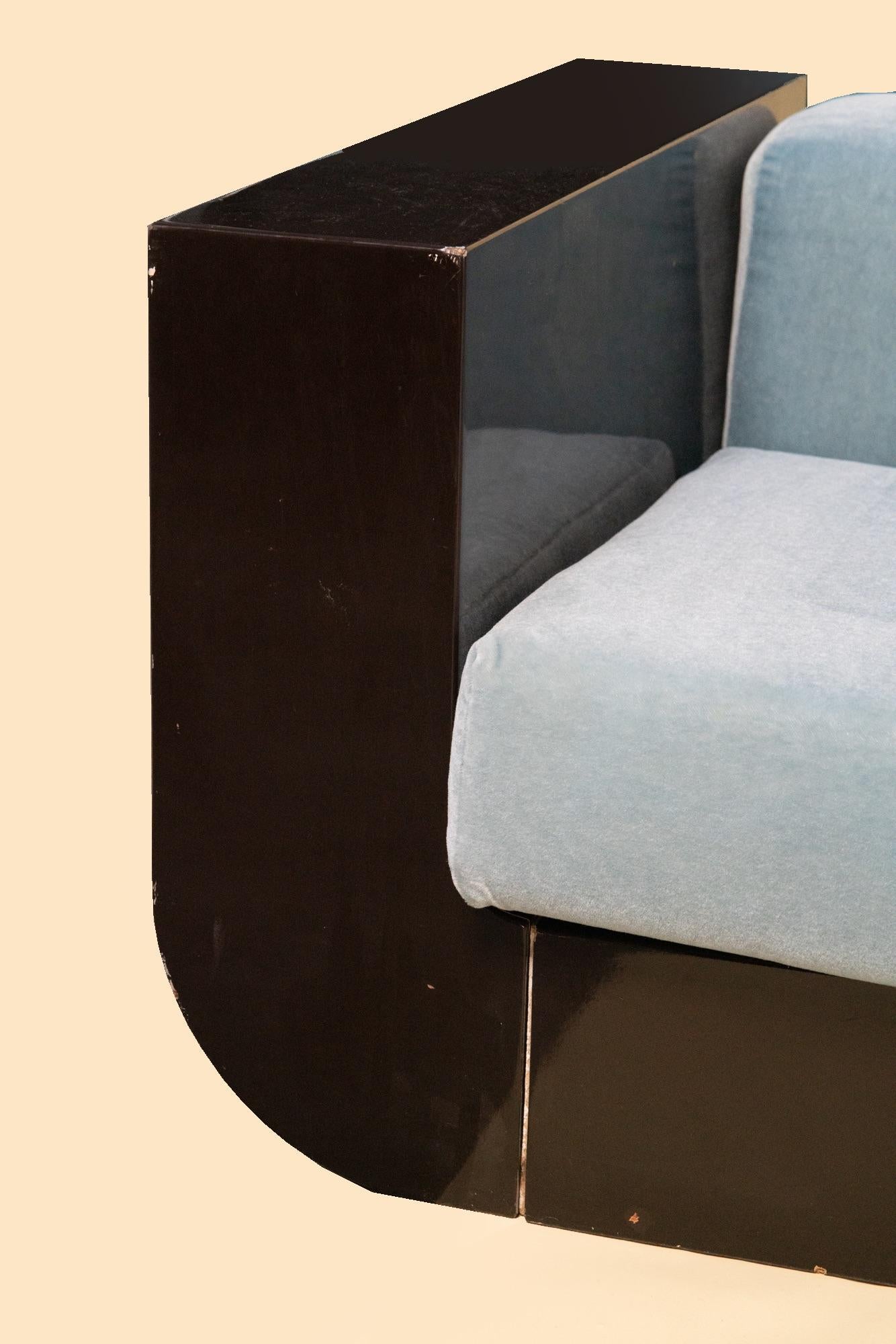 Modular Italian 1970 Wooden Lacquered Sofa Reupholstered in Dedar Mohair For Sale 7