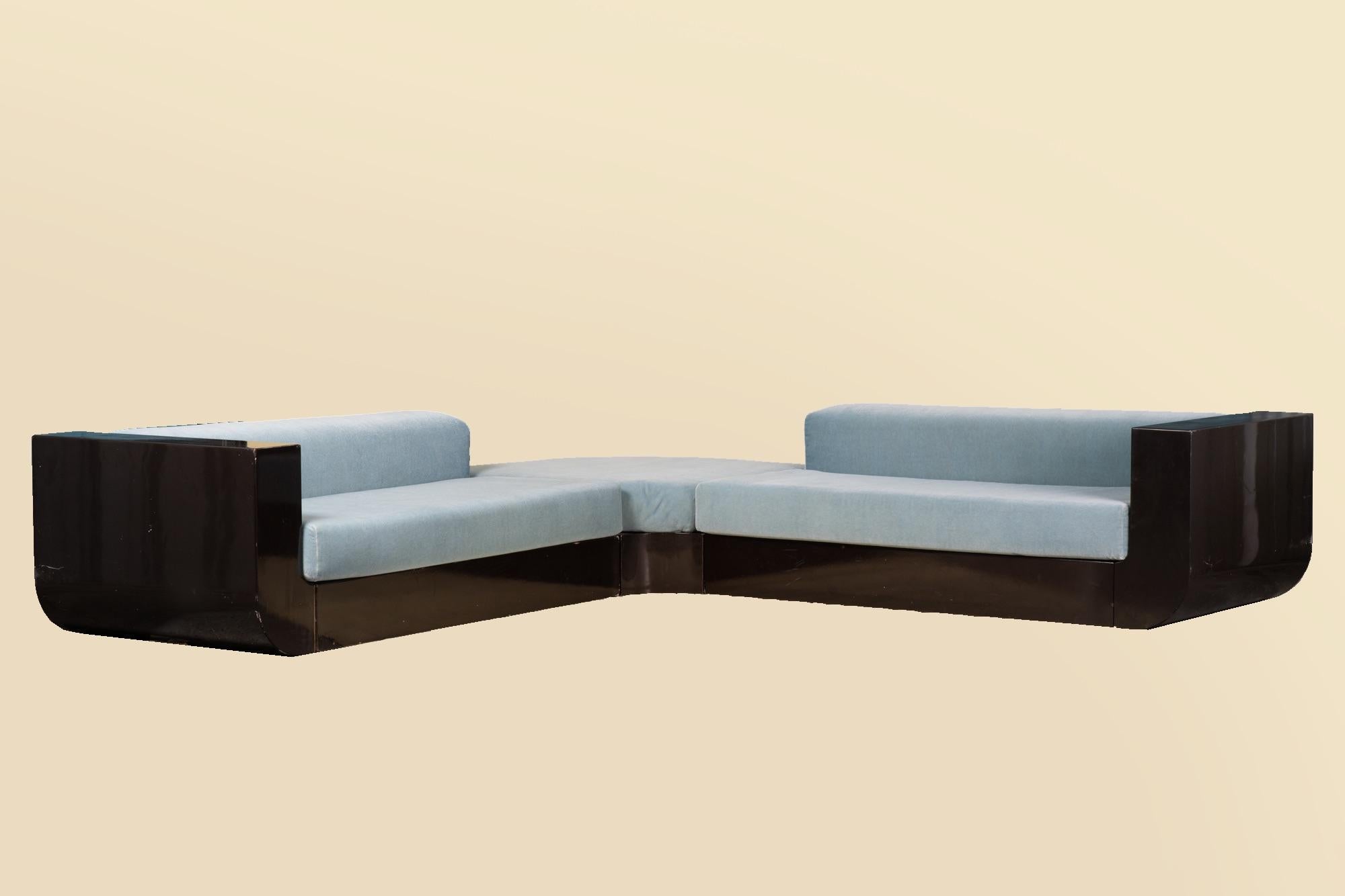 Modular Italian 1970 Wooden Lacquered Sofa Reupholstered in Dedar Mohair For Sale 9