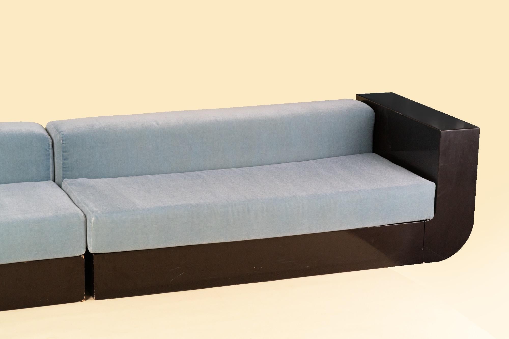 Modular Italian 1970 Wooden Lacquered Sofa Reupholstered in Dedar Mohair For Sale 4