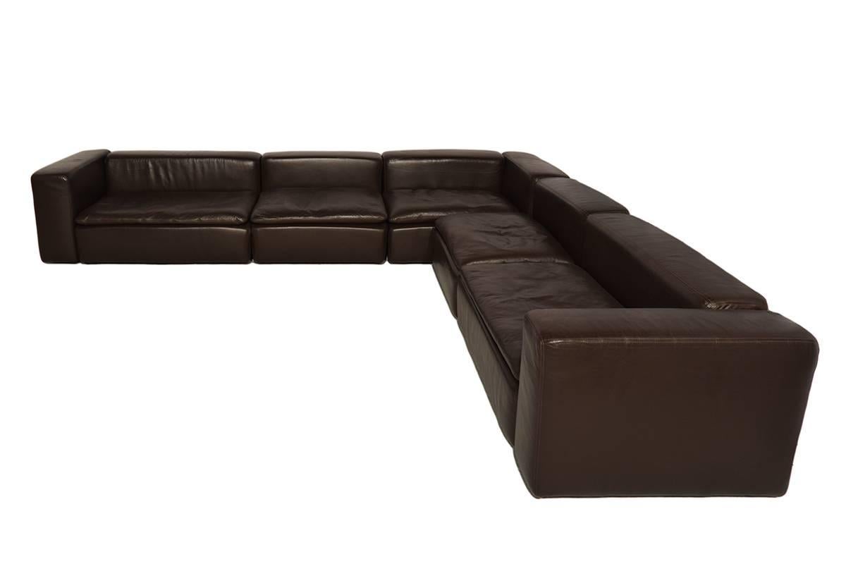 Modular leather sectional sofa in dark brown leather, designed by the Dutch designer Jan des Bouvrie for Gelderland in 1980s. Reupholstered circa 2000.
Timeless luxurious design. You can create your own sectional sofa, Arm rests can be added or