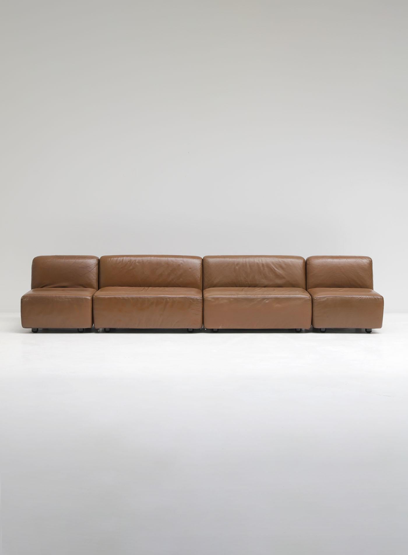 Sofá modular de cuero, fabricado por Durlet, Bélgica, años 70. Cuero en venta