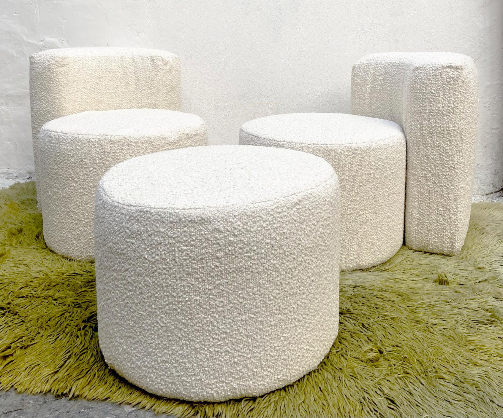 Modular armchair with 2 poufs, covered in a beautiful and elegant white boucle’. You can assemble it as you wish, either as a chaise lounge or leave it as an armchair with 2 poufs, which thus become two nice side tables.

The poufs are all the