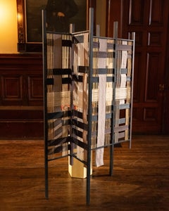 Divisorio modulare in metallo e tessuto per il “Salon of Art + Design” di Costantini