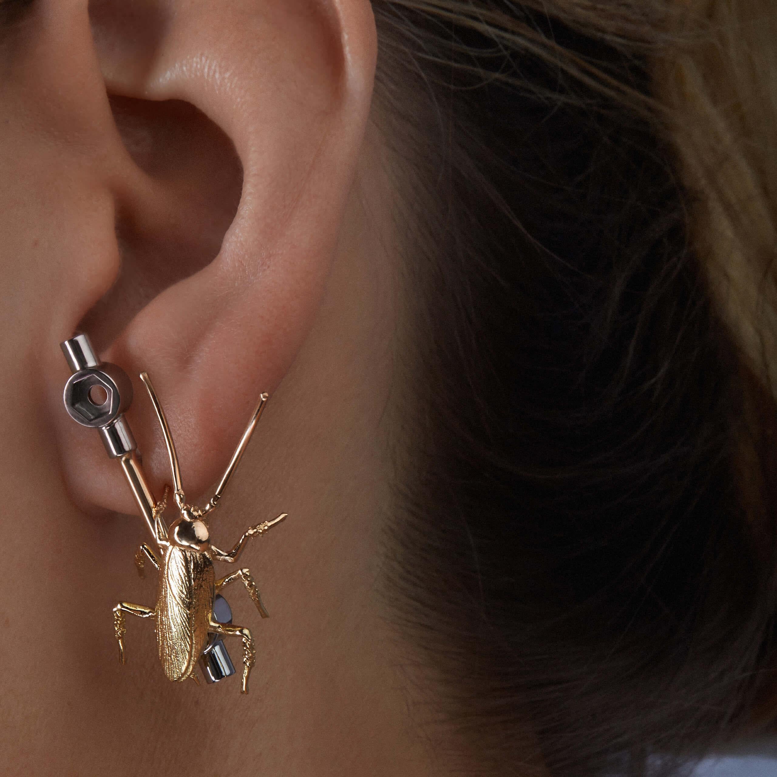 Contemporary Modular Monoearring with Insect in Yellow Gold 18k For Sale