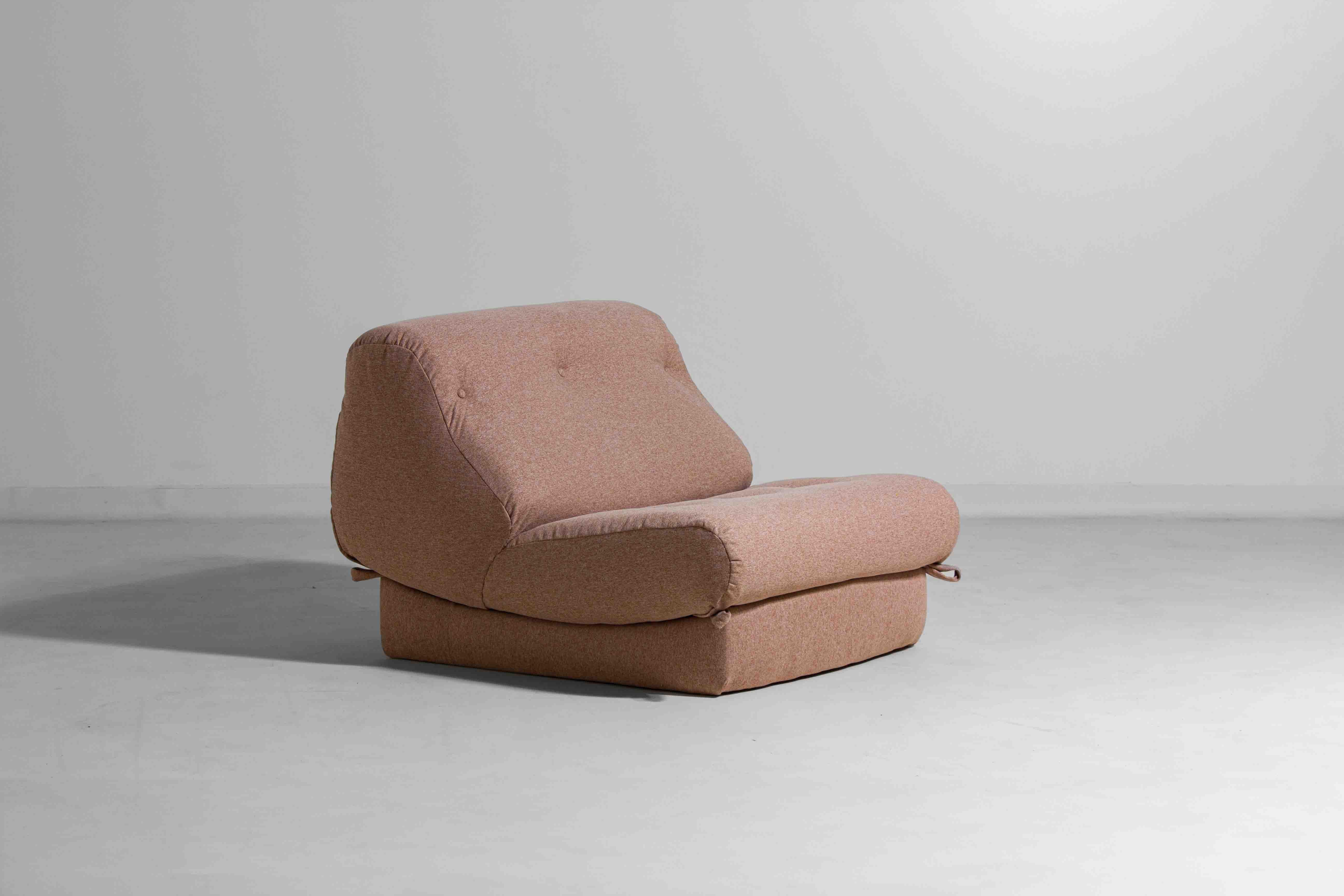 Canapé modulaire Nuvolone en tissu rose de Rino Maturi, 1970, 5 modules en vente 3