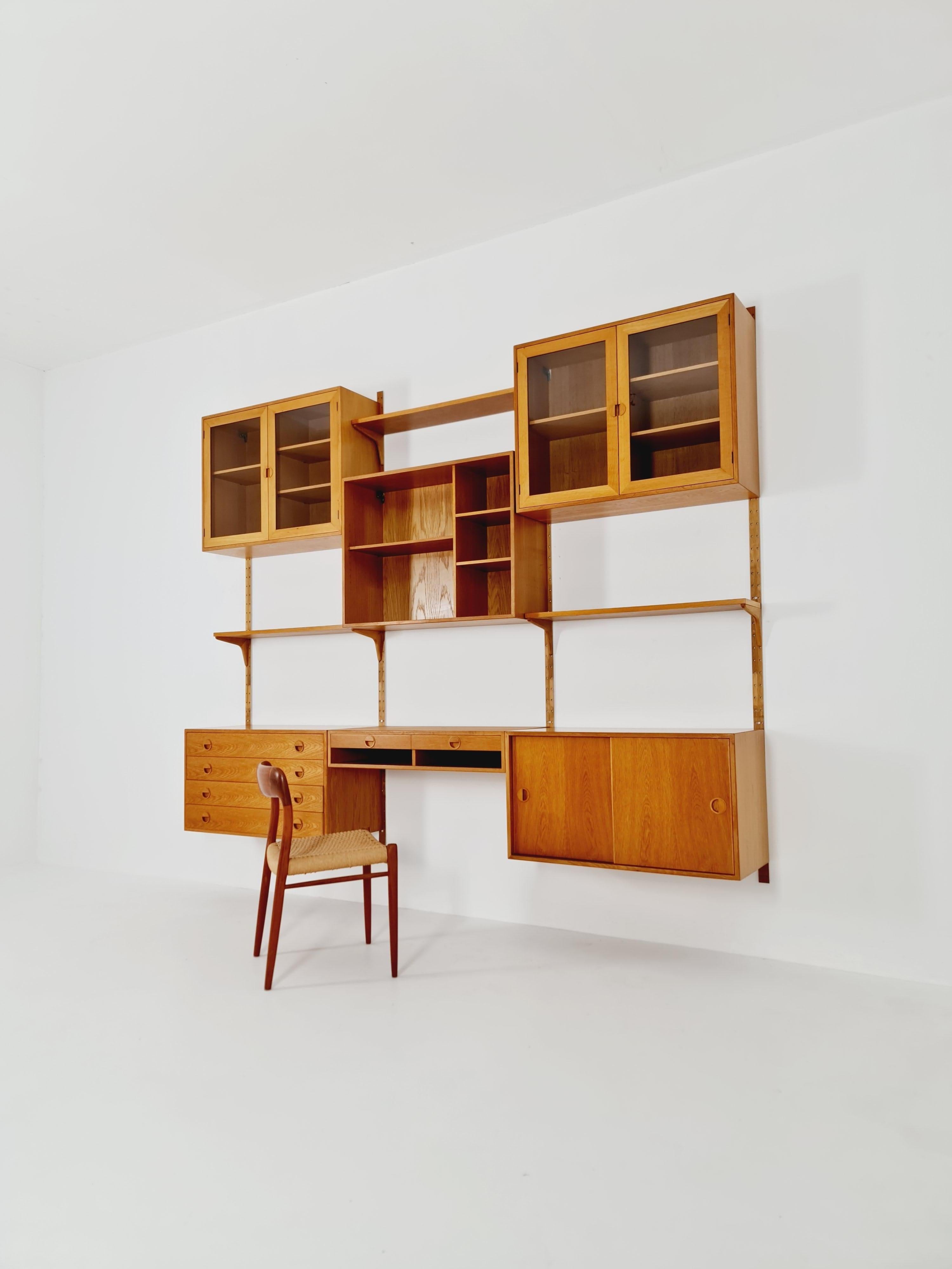 Danese Sistema di scaffali modulari in Oak di Hansen & Guldborg Mobler, Danimarca, anni '60 in vendita
