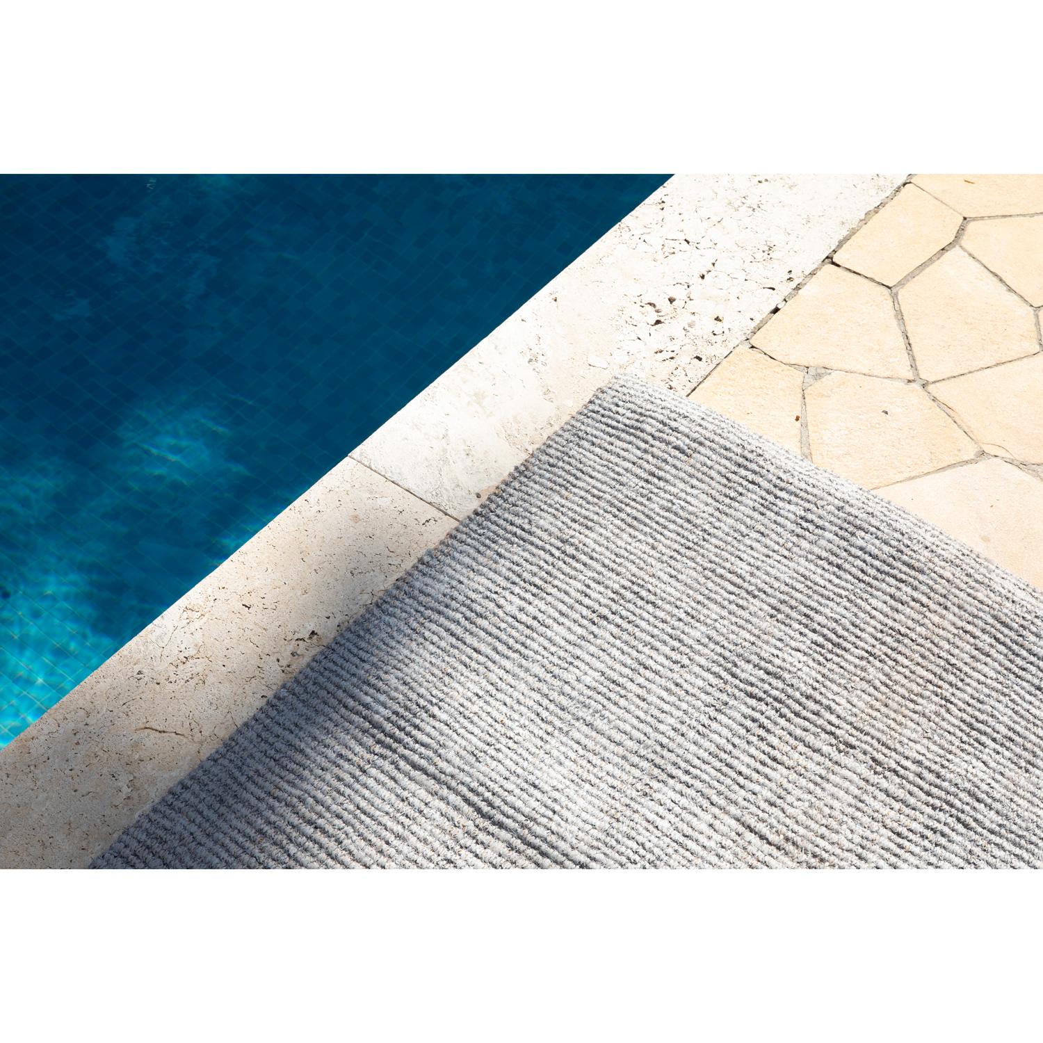 Modularer natürlicher weißer Kokosnussholz-Teppich für den Außenbereich von Deanna Comellini 195x285 cm (21. Jahrhundert und zeitgenössisch) im Angebot