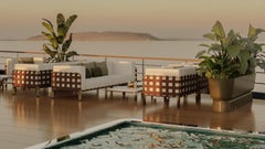 Sofá modular de exterior refinado con tapicería de piel y estampada