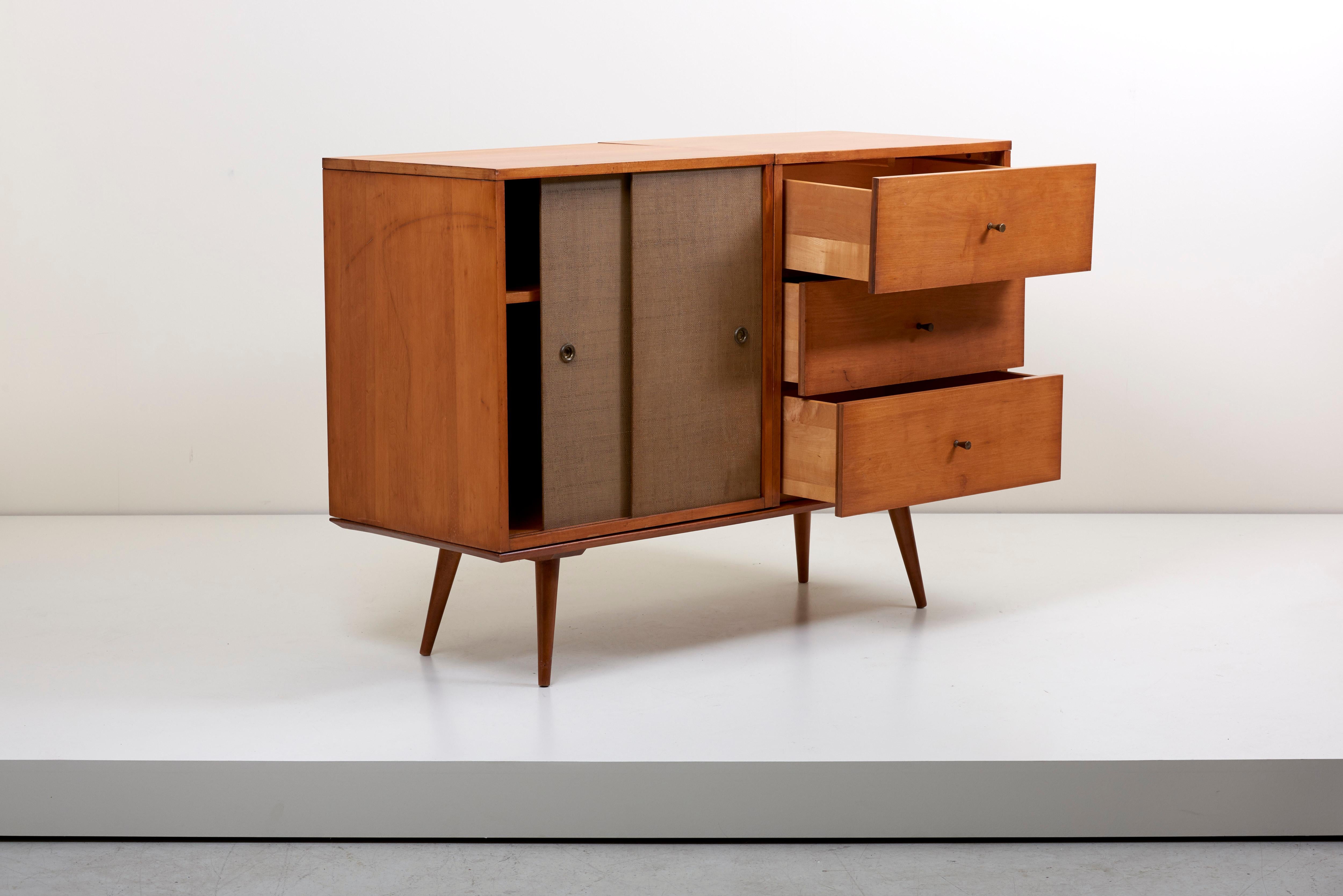 Mid-20th Century Modular Paul McCobb Planner Group Drawer and Sliding Door Cabinet on Bench