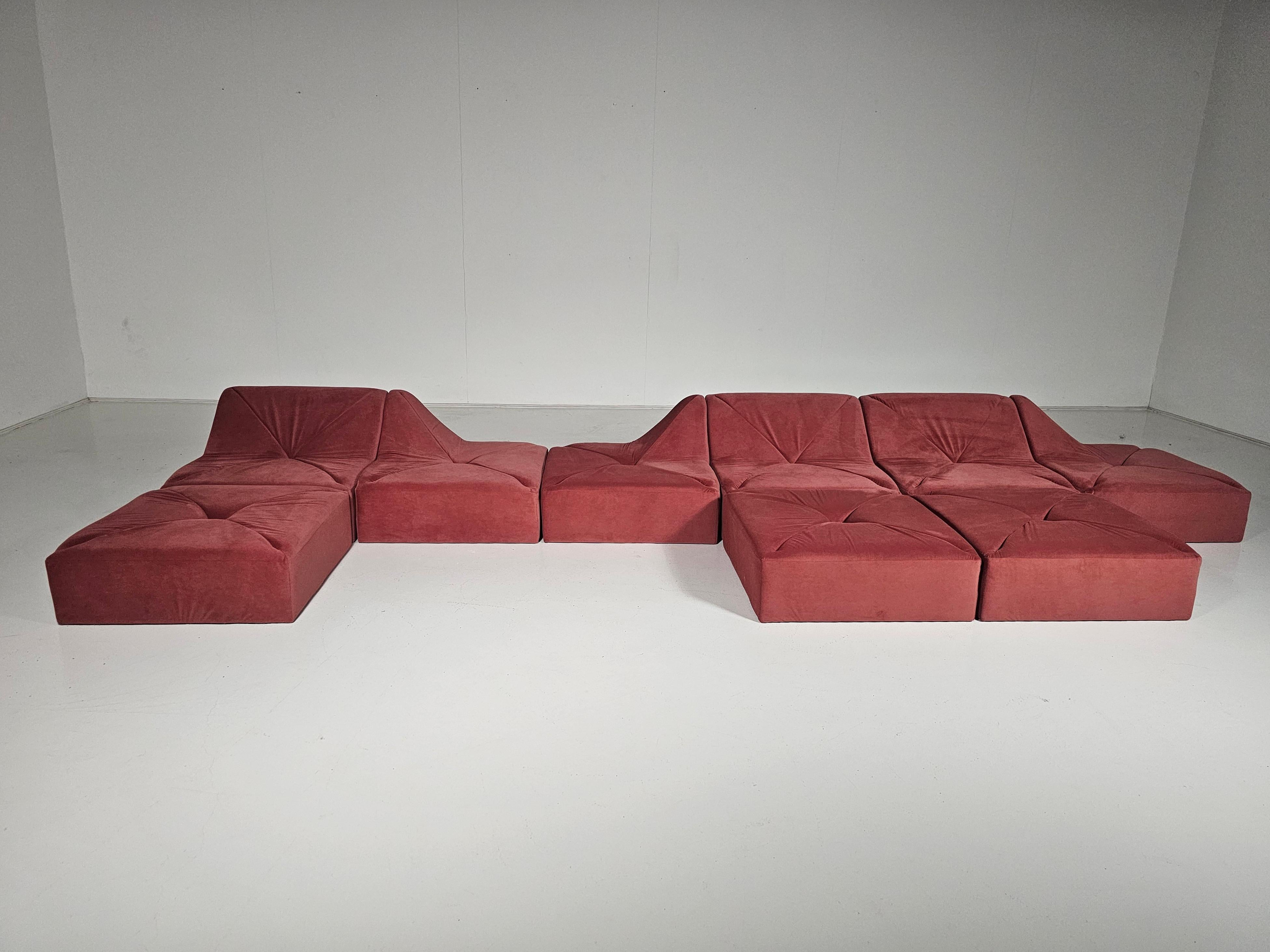 Mid-Century Modern Modular Pink Velvet landscape sofa, Italy, 1980s For Sale