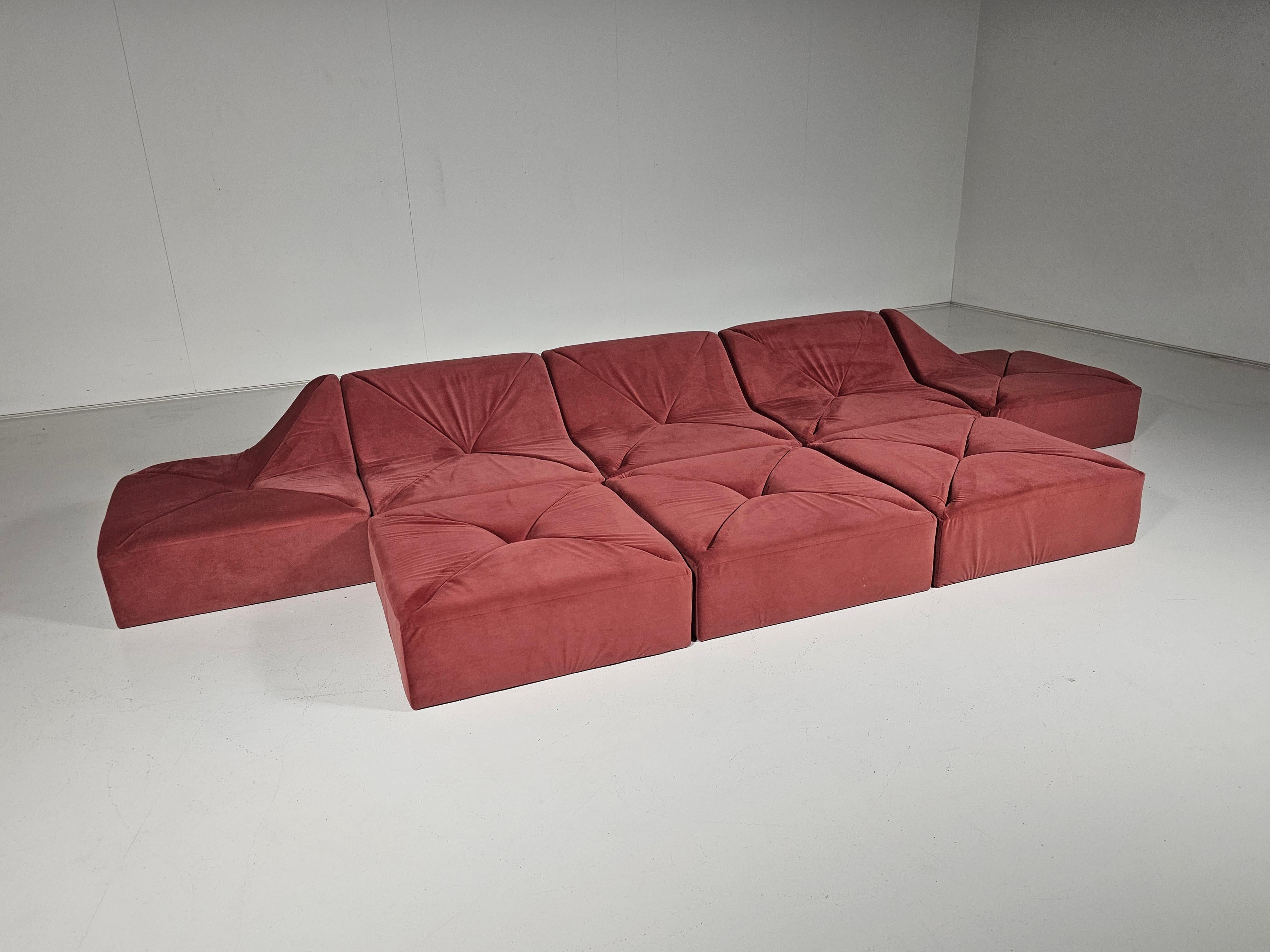 Modular Pink Velvet landscape sofa, Italy, 1980s For Sale 1