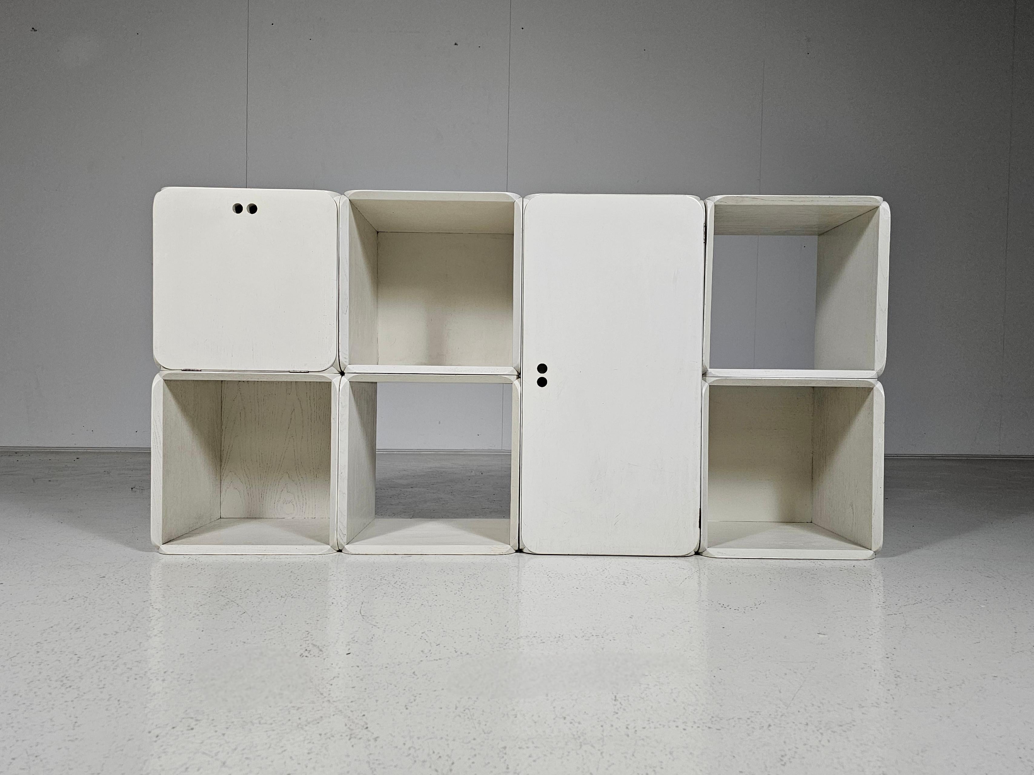 Modular wooden Samara storage wall unit in cream white painted wood by Dutch designer Derk Jan de Vries, created in the 1970s by Maisa. This modular storage unit consists of 7 modules. 2 cubes without backdrop, 3 cubes with backdrop, 1 cube with