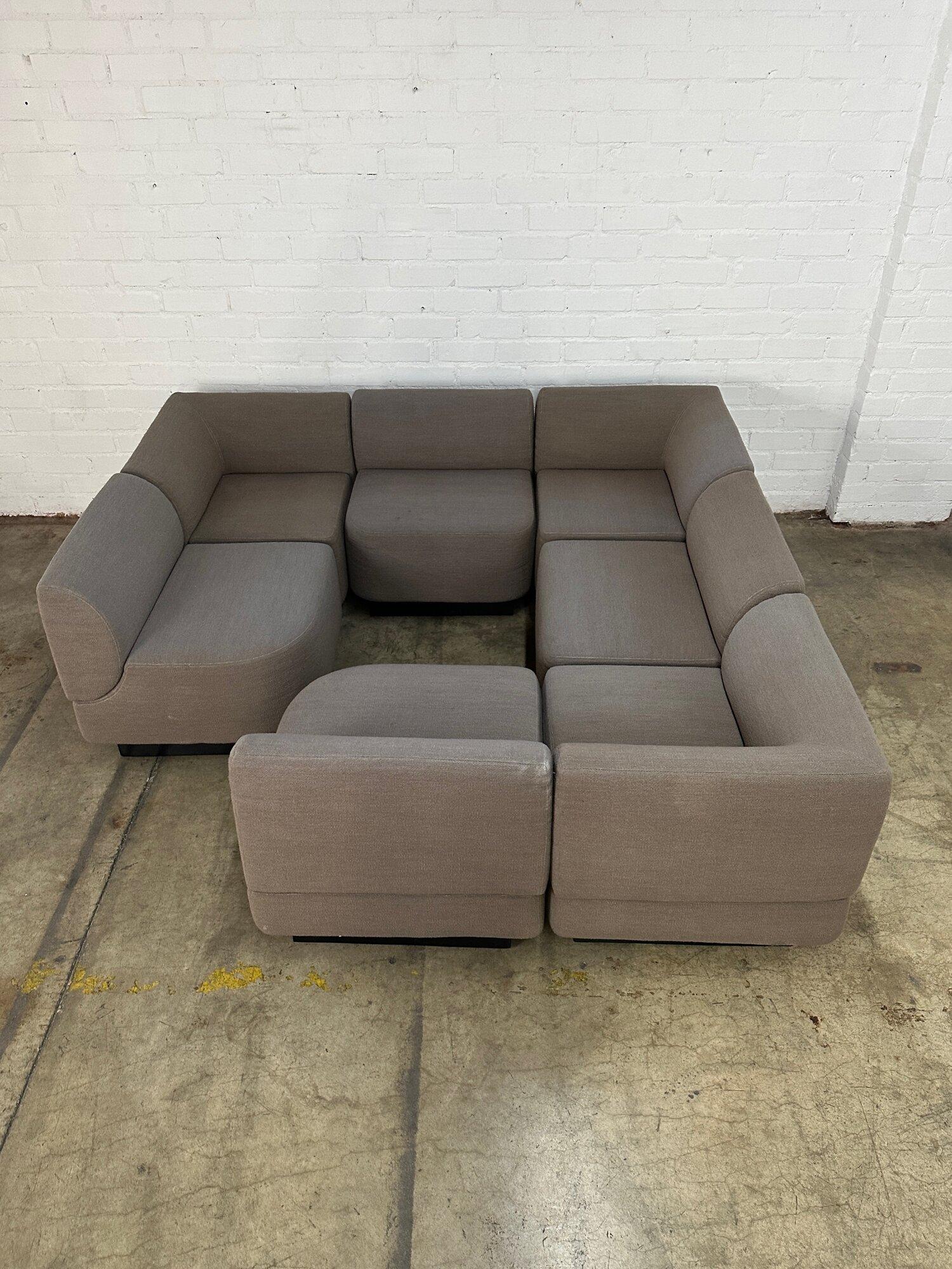 Mid-Century Modern Modular seating by Harvey Probber For Sale