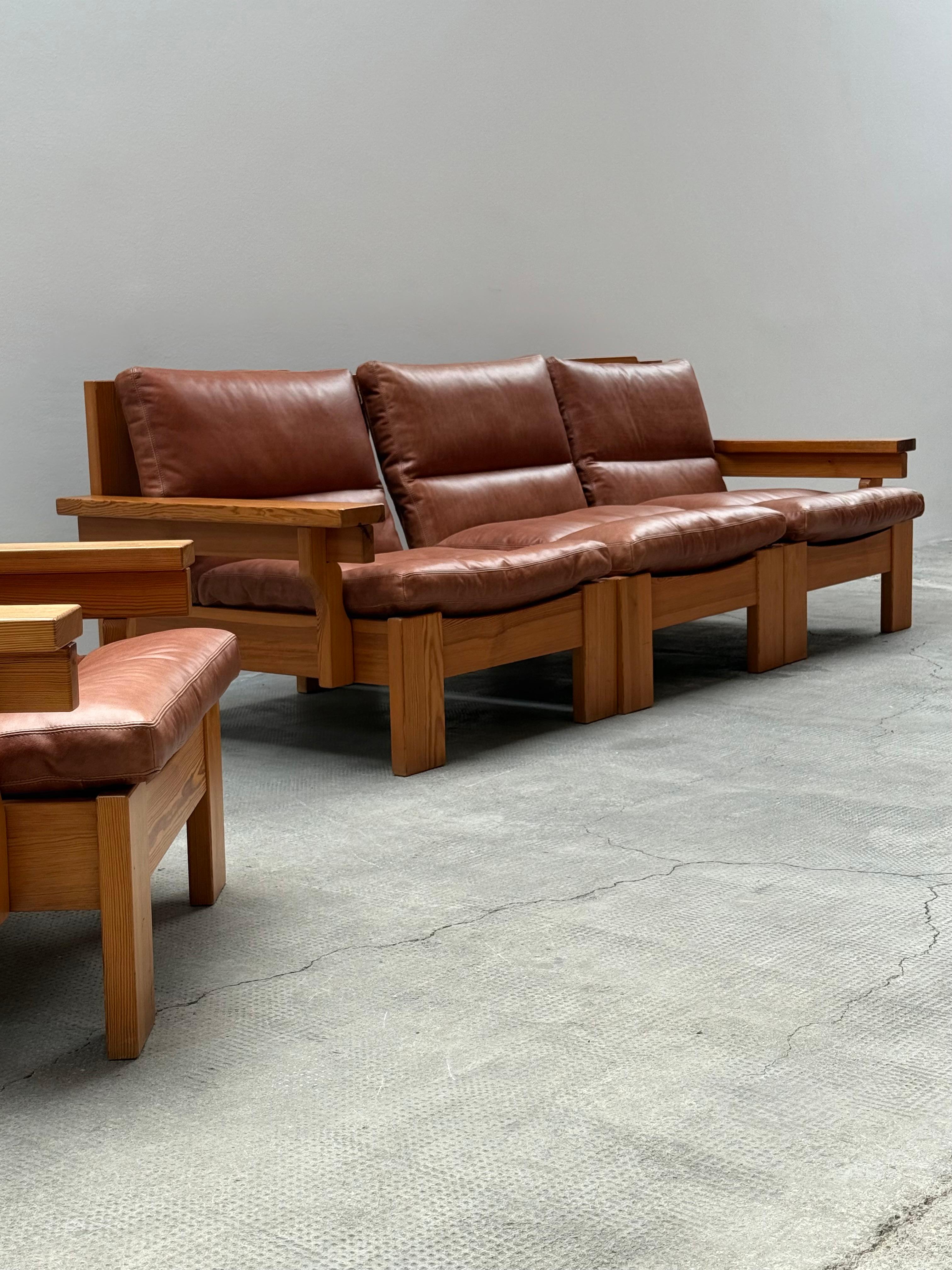 MODULARES SITZSOFA ARMOSCHIRM KIEFER-HOLZ-KOGNAC-LEDER, 1970er Jahre (Skandinavische Moderne) im Angebot