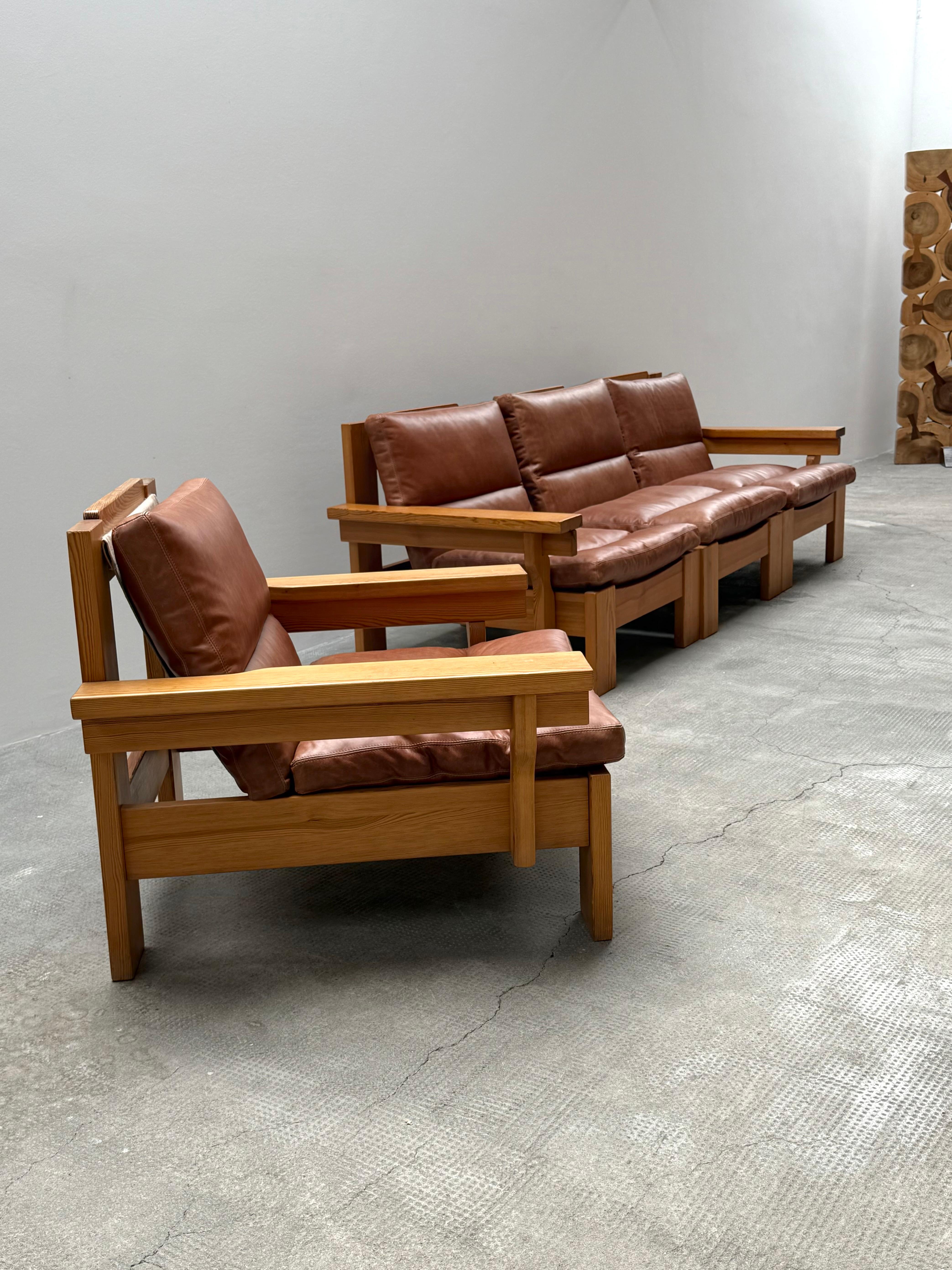 MODULARES SITZSOFA ARMOSCHIRM KIEFER-HOLZ-KOGNAC-LEDER, 1970er Jahre (Skandinavisch) im Angebot