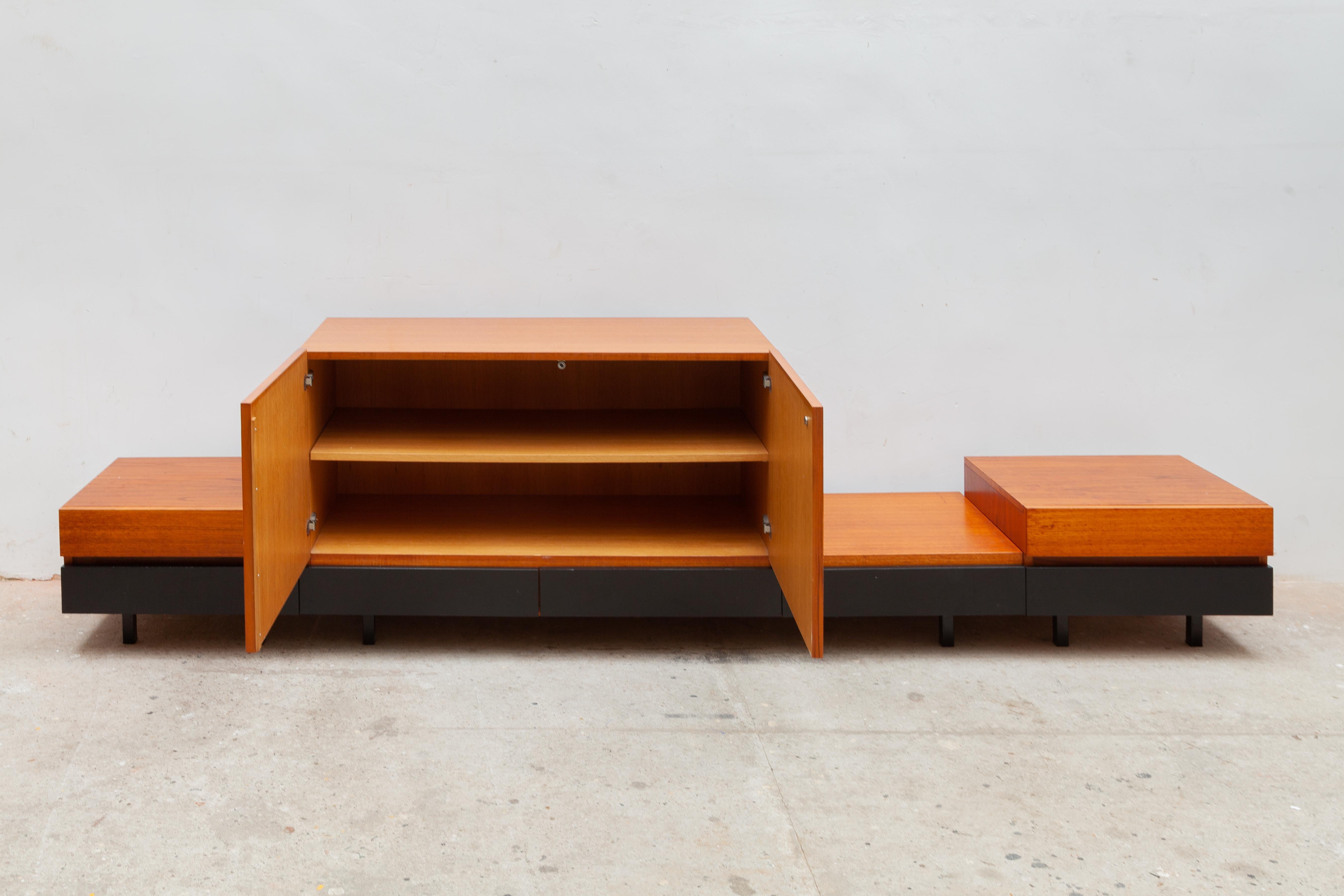 Midcentury designed sideboard with 2 modular side pieces also usable as a side table. Labeled by V-Form manufacture, 1960s.

Dimensions: W.248cm-H.66cm-D.45cm/Modular parts W.50cm-H.32cm-D.42