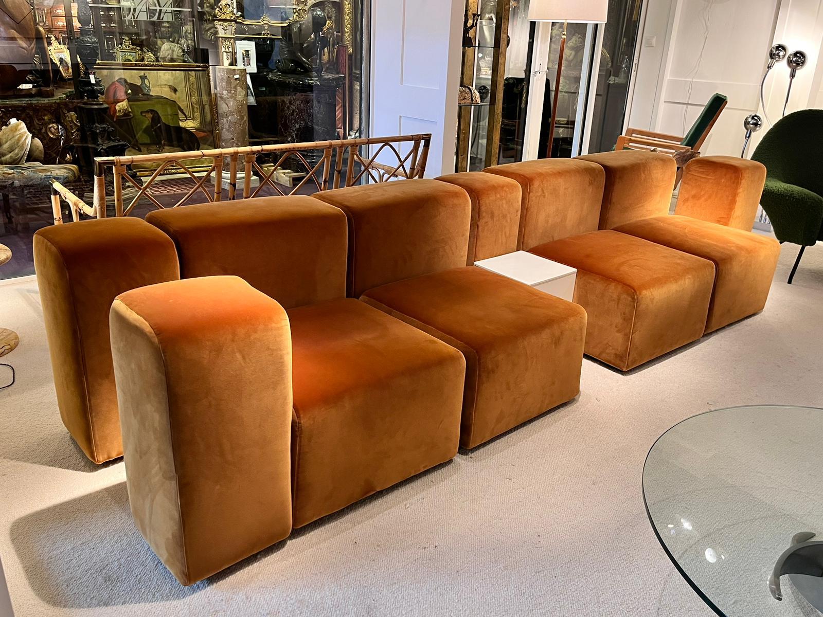 Modular 'Sistema 61' sofa by Giancarlo Piretti for Castelli Innovative system consisting of four seating elements, 5 back - armrests and three corner columns which can be linked together on the underside with metal clamps.
Due to this easy